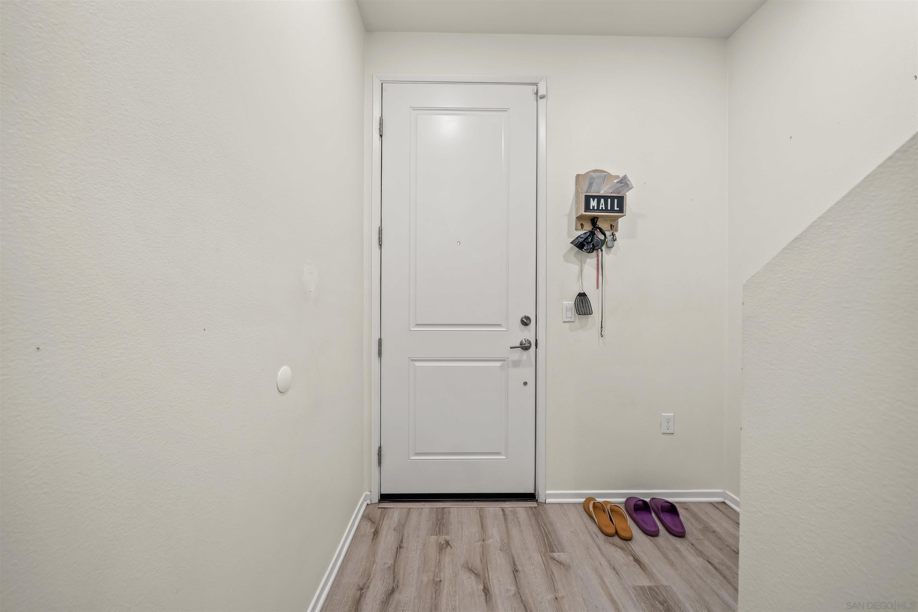 Detail Gallery Image 4 of 43 For 5407  Sand Arch Lane  #206,  San Diego,  CA 92154 - 4 Beds | 3/1 Baths