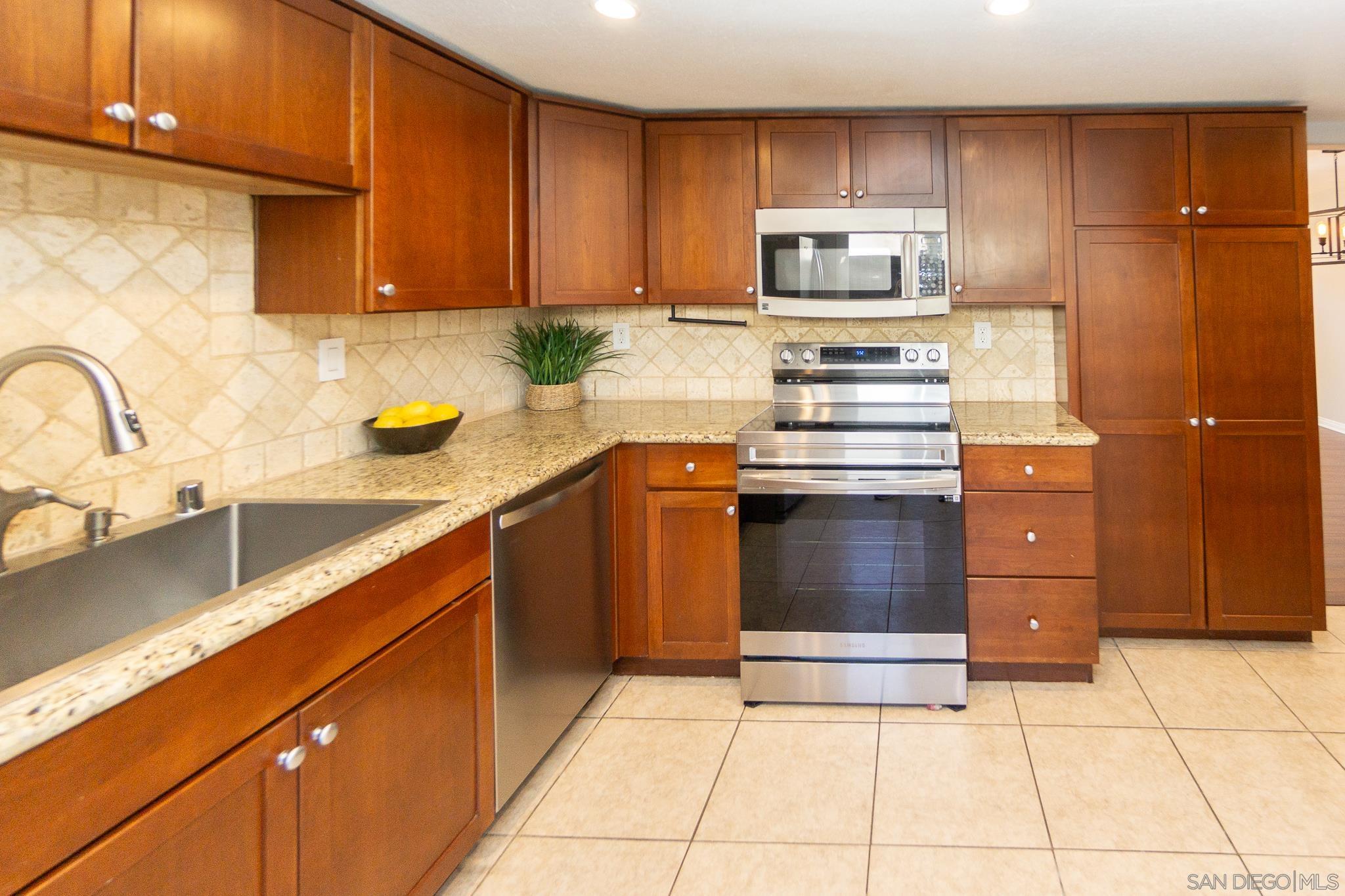 Detail Gallery Image 7 of 36 For 4219  Felton St.  #2,  San Diego,  CA 92104 - 3 Beds | 2/1 Baths