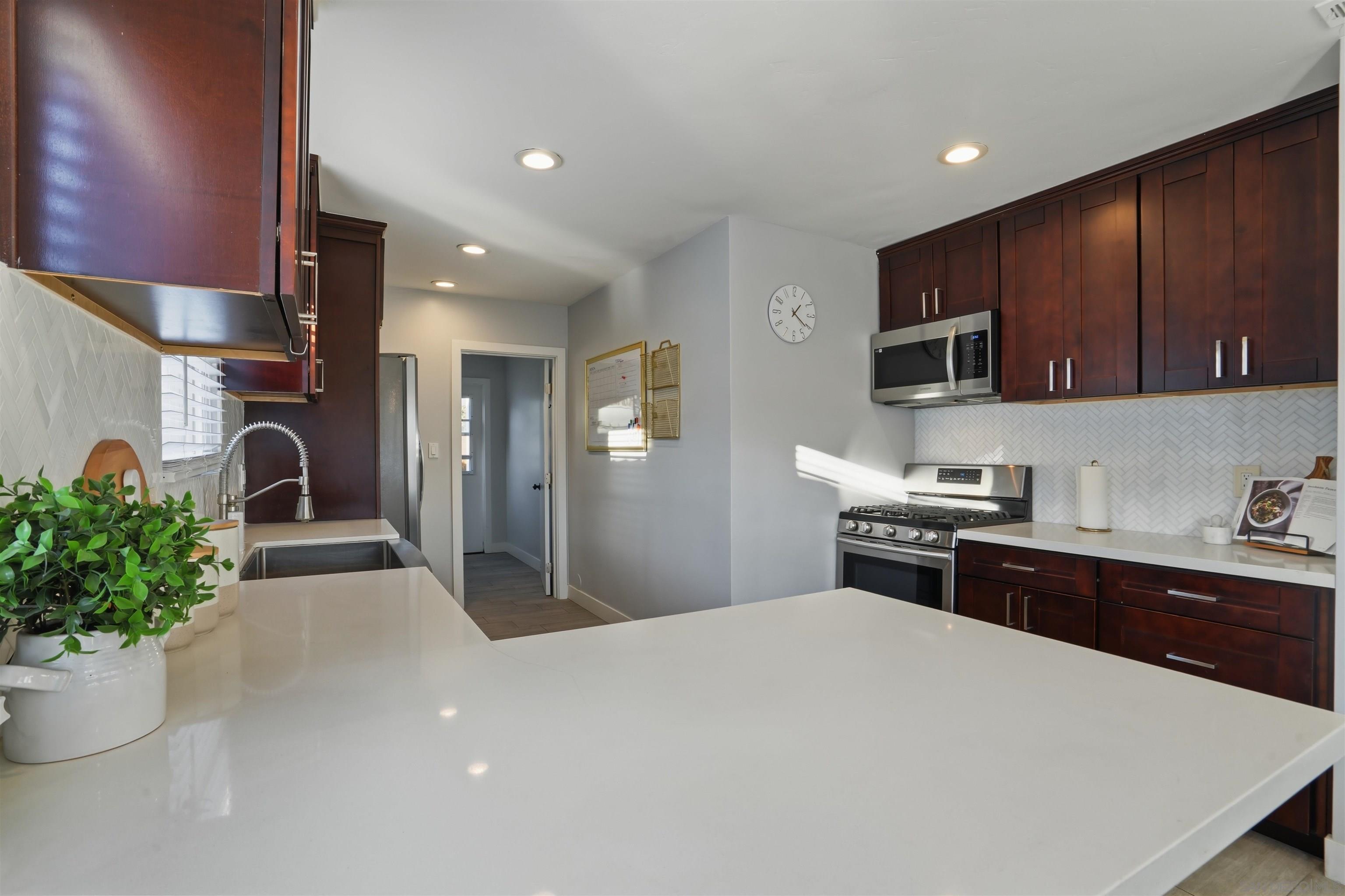 Detail Gallery Image 12 of 38 For 3820  Talbot St, San Diego,  CA 92106 - 4 Beds | 2 Baths