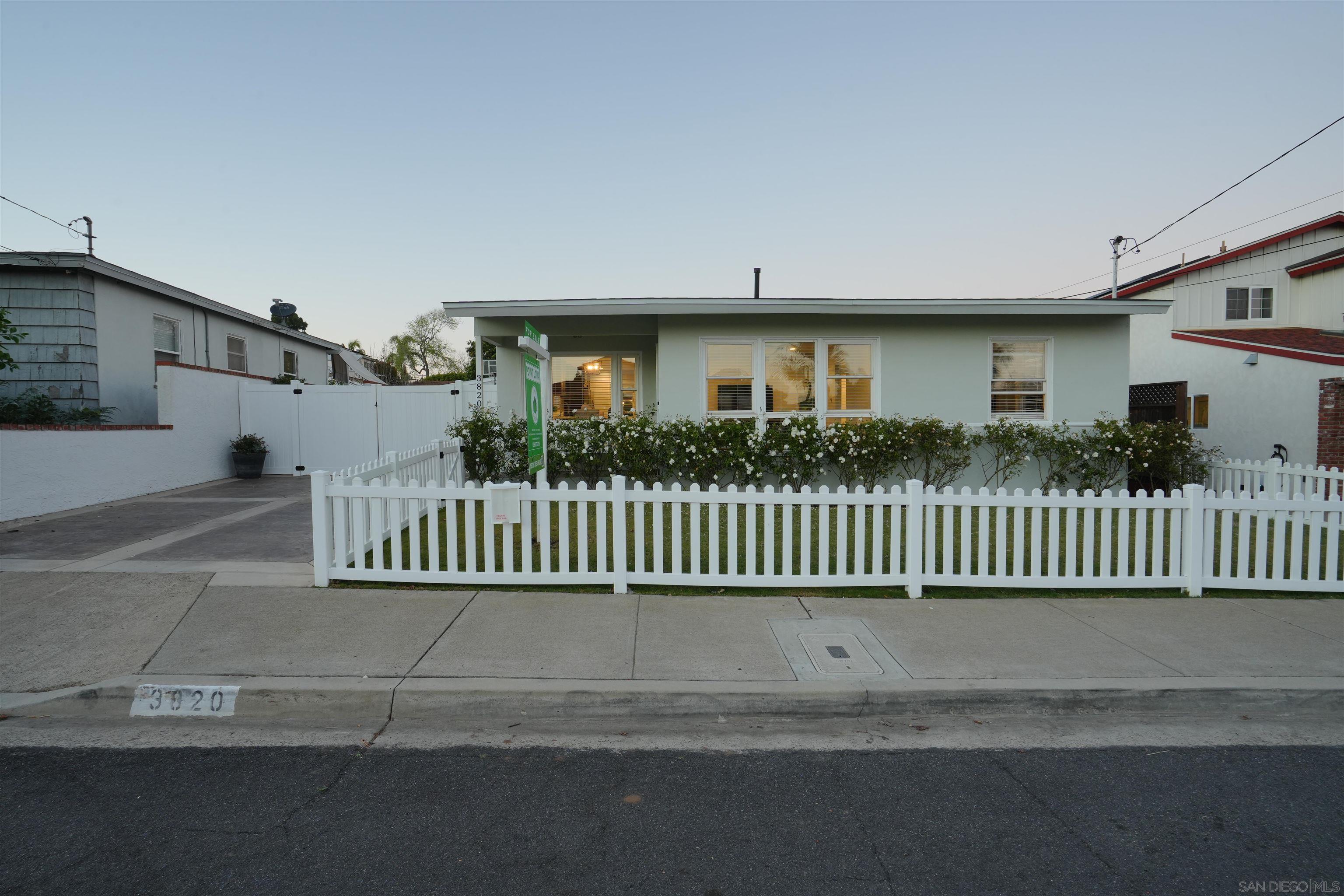 Detail Gallery Image 7 of 38 For 3820  Talbot St, San Diego,  CA 92106 - 4 Beds | 2 Baths