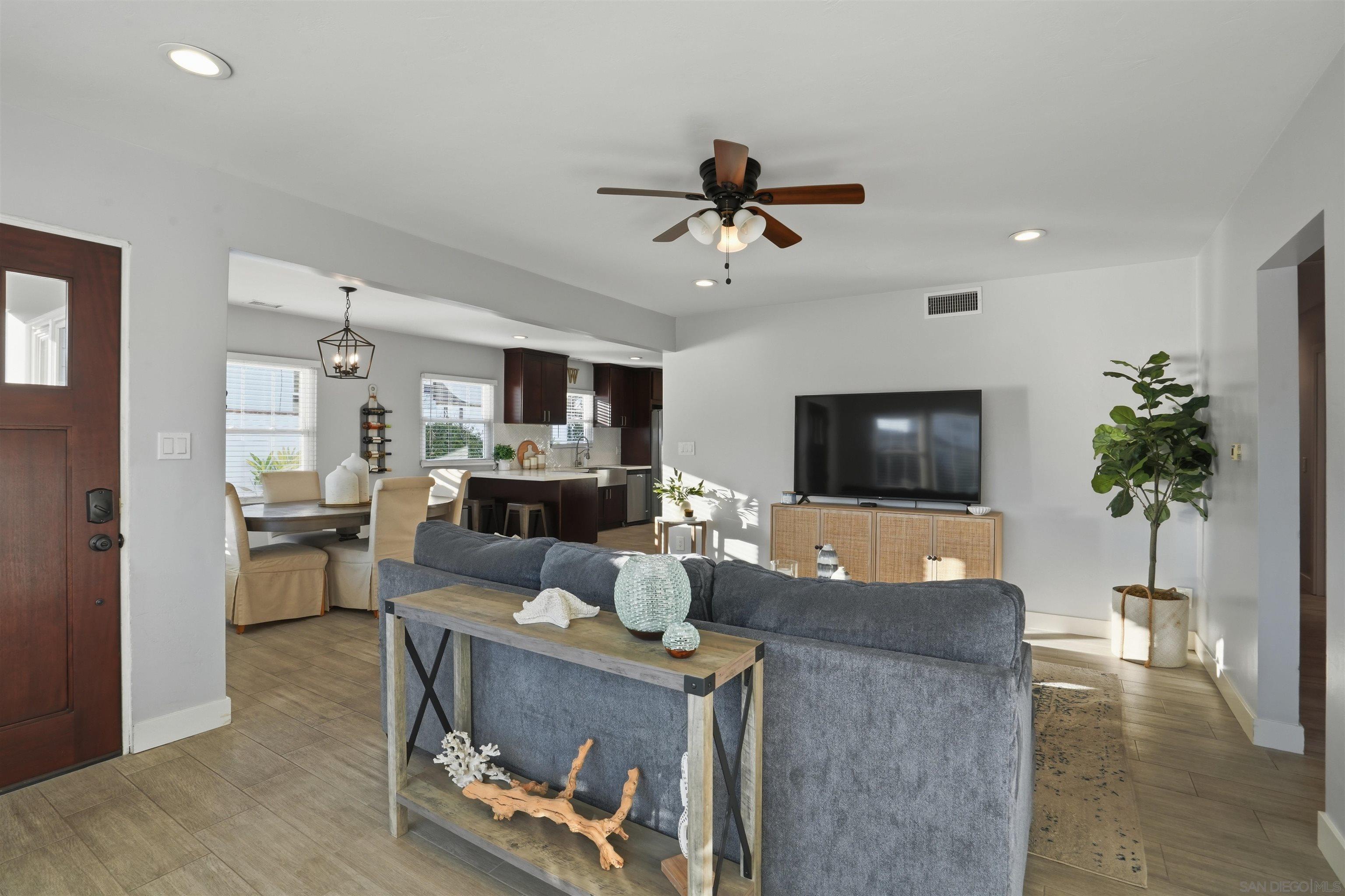 Detail Gallery Image 9 of 38 For 3820  Talbot St, San Diego,  CA 92106 - 4 Beds | 2 Baths