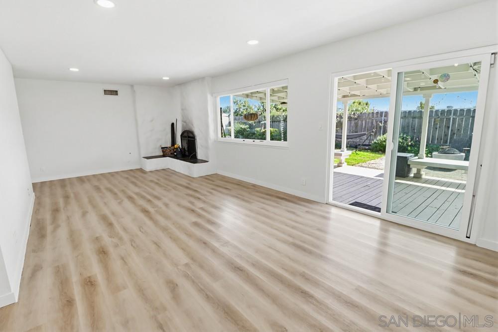 Detail Gallery Image 7 of 28 For 10425  Nate Way, Santee,  CA 92071 - 3 Beds | 2 Baths