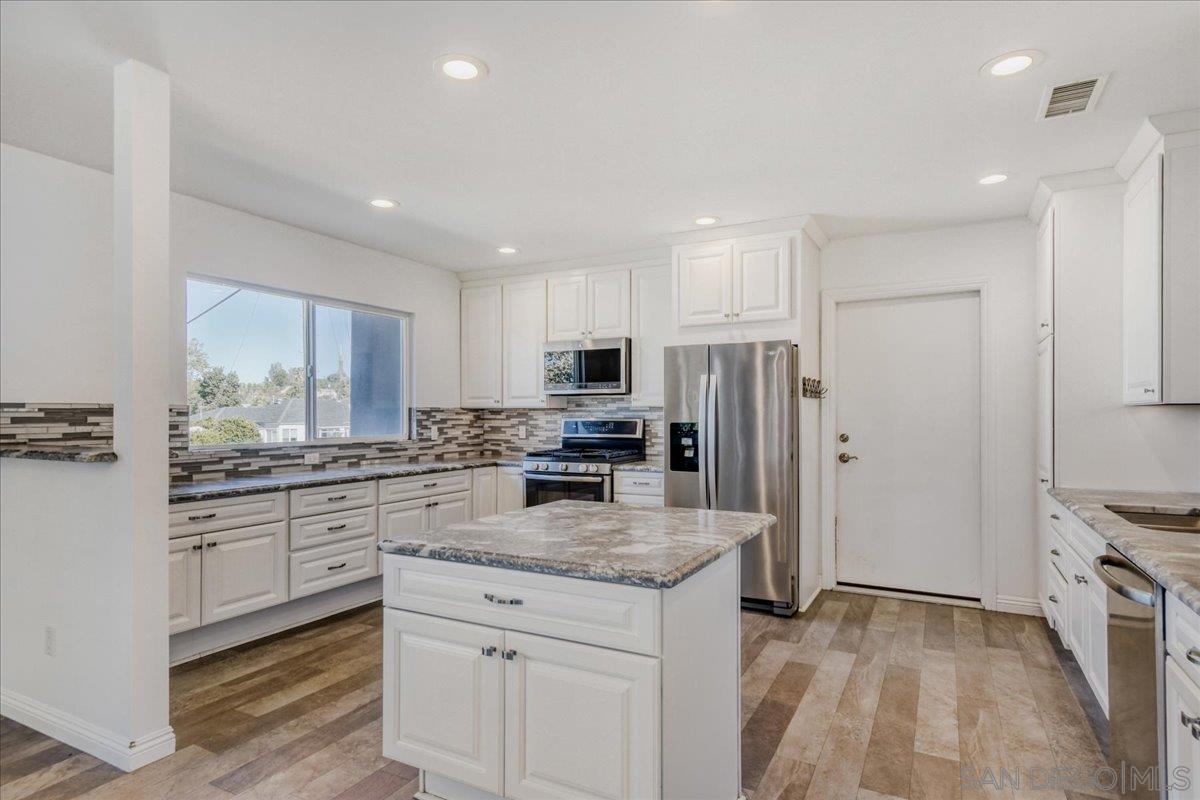 Detail Gallery Image 11 of 29 For 2679  Ferdinand Road, El Cajon,  CA 92020 - 3 Beds | 2 Baths