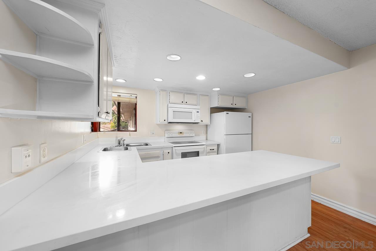 Detail Gallery Image 2 of 22 For 1257 E Grand Ave  #D,  Escondido,  CA 92027 - 2 Beds | 2 Baths