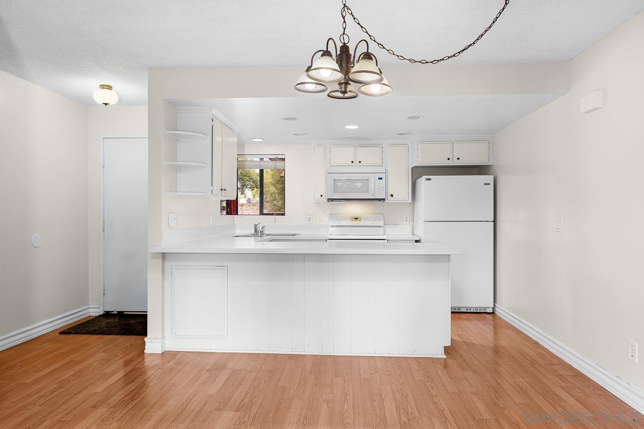 Detail Gallery Image 3 of 22 For 1257 E Grand Ave  #D,  Escondido,  CA 92027 - 2 Beds | 2 Baths