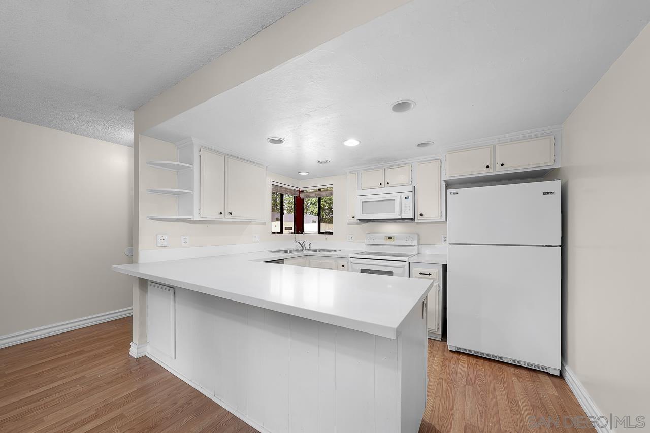 Detail Gallery Image 4 of 22 For 1257 E Grand Ave  #D,  Escondido,  CA 92027 - 2 Beds | 2 Baths