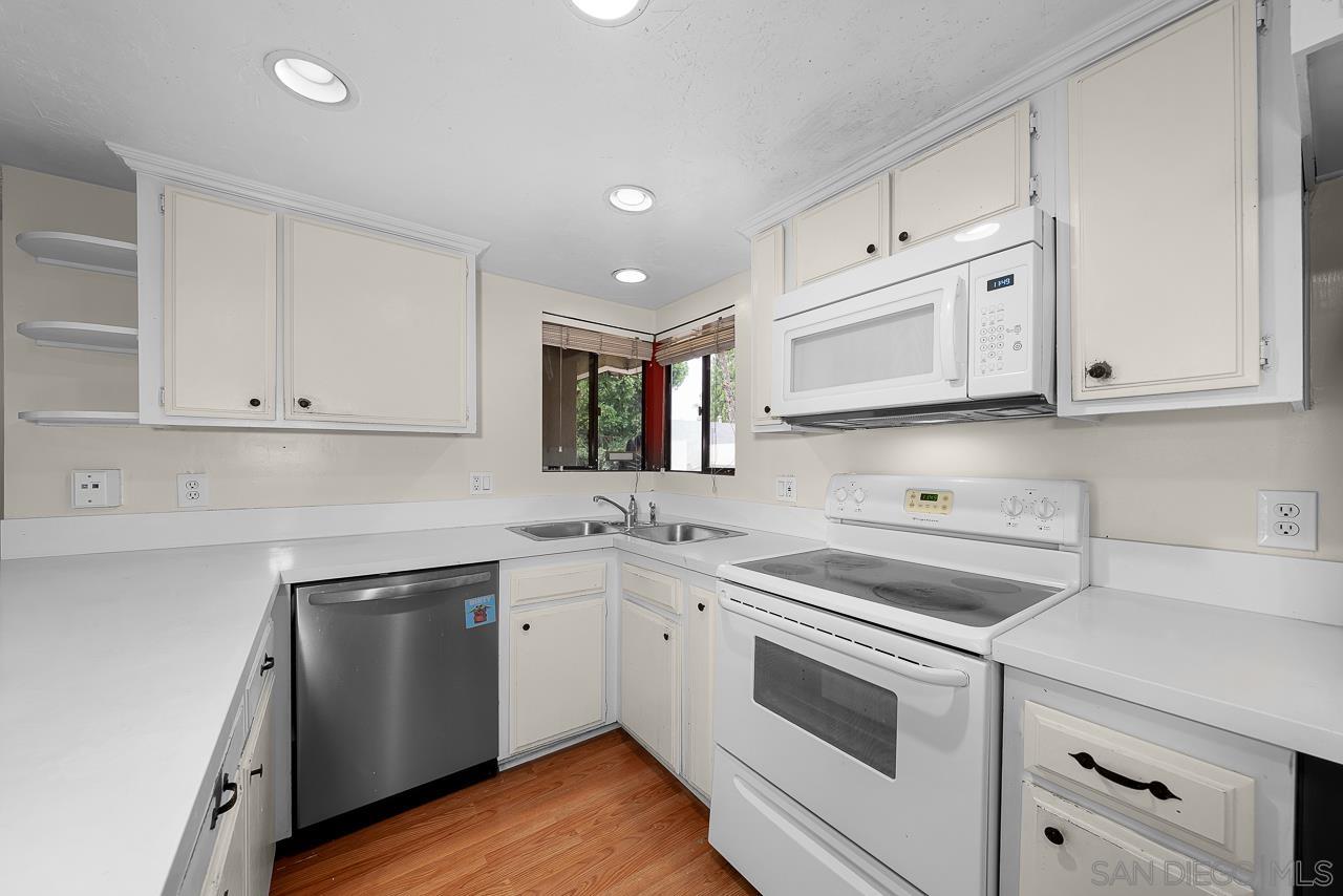 Detail Gallery Image 5 of 22 For 1257 E Grand Ave  #D,  Escondido,  CA 92027 - 2 Beds | 2 Baths