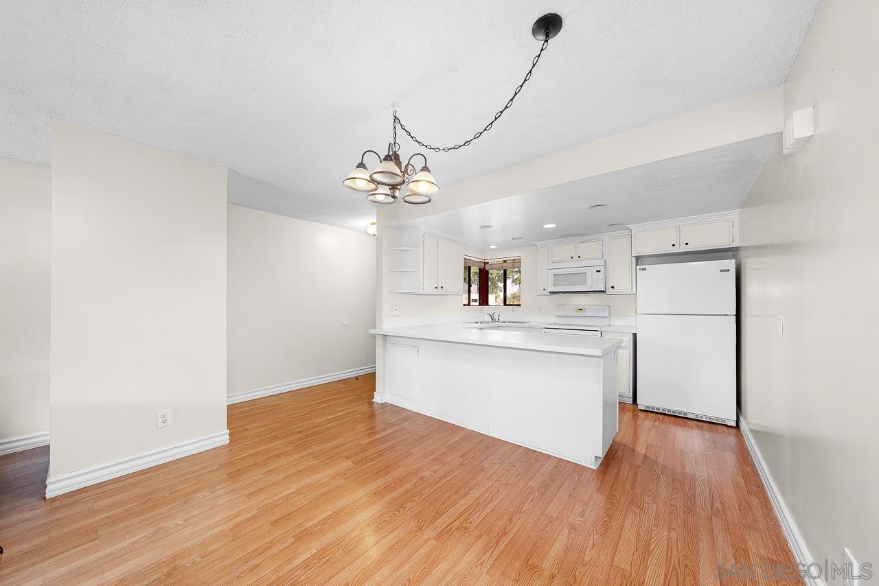 Detail Gallery Image 6 of 22 For 1257 E Grand Ave  #D,  Escondido,  CA 92027 - 2 Beds | 2 Baths