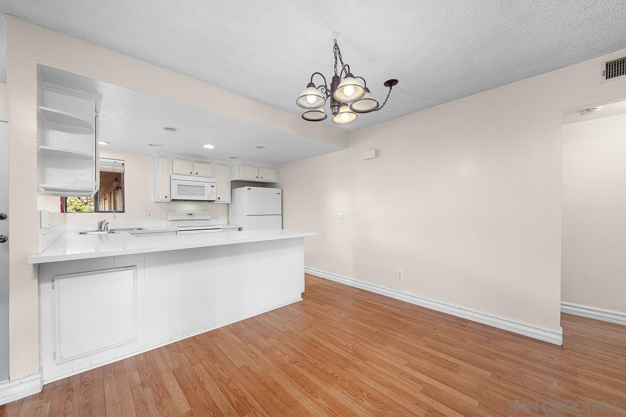 Detail Gallery Image 7 of 22 For 1257 E Grand Ave  #D,  Escondido,  CA 92027 - 2 Beds | 2 Baths