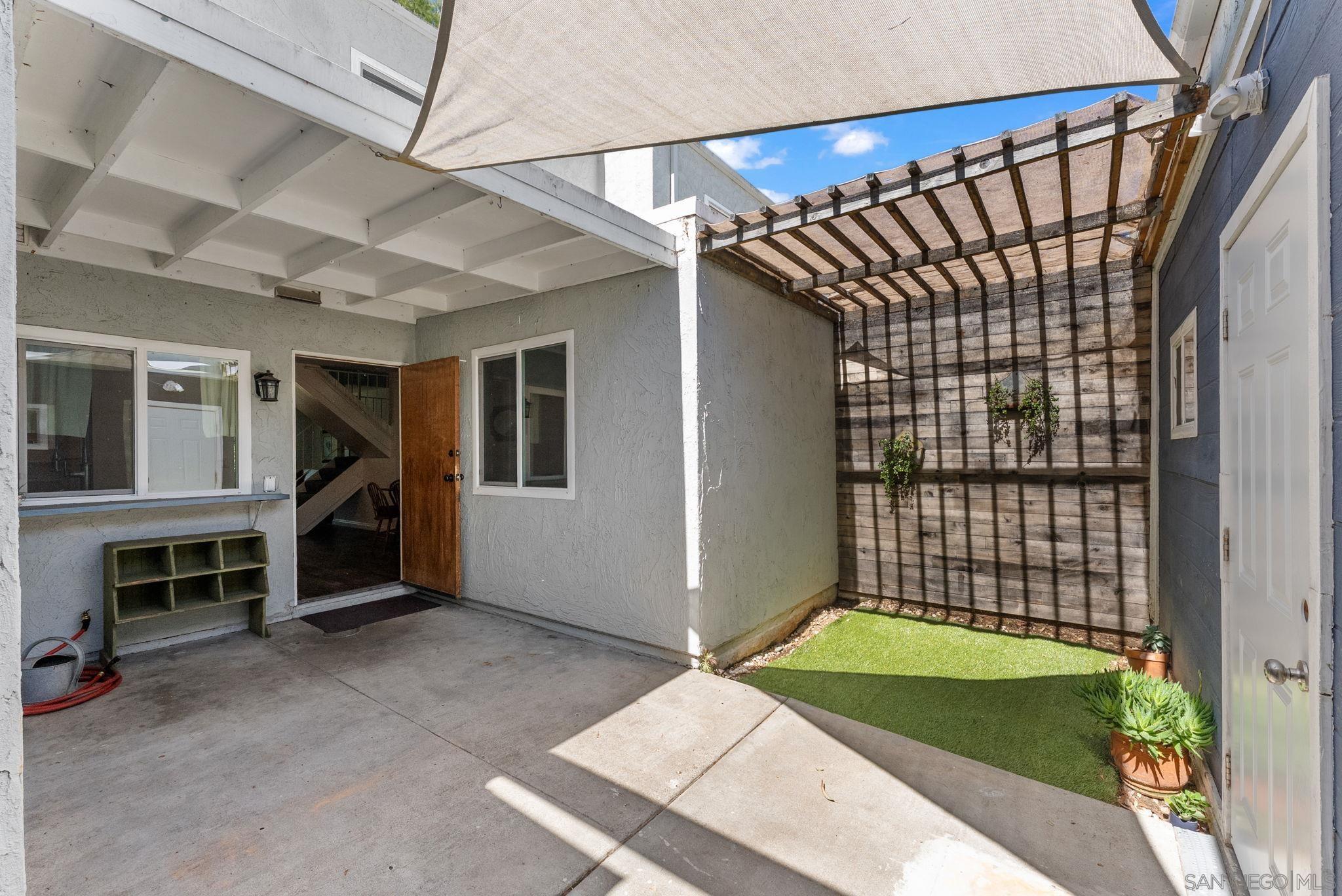 Detail Gallery Image 25 of 39 For 9401  Carlton Oaks Dr Unit E, Santee,  CA 92071 - 3 Beds | 1/1 Baths