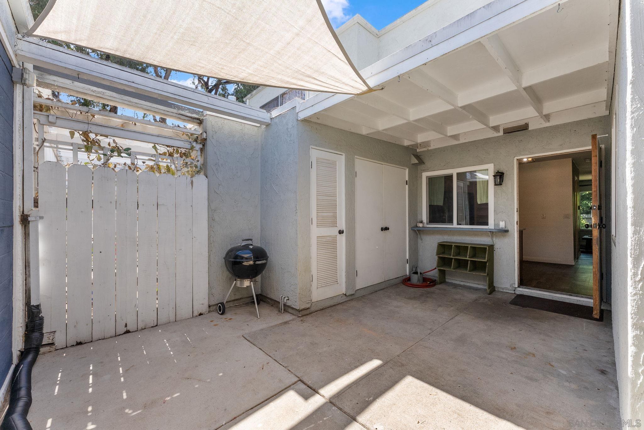 Detail Gallery Image 26 of 39 For 9401  Carlton Oaks Dr Unit E, Santee,  CA 92071 - 3 Beds | 1/1 Baths