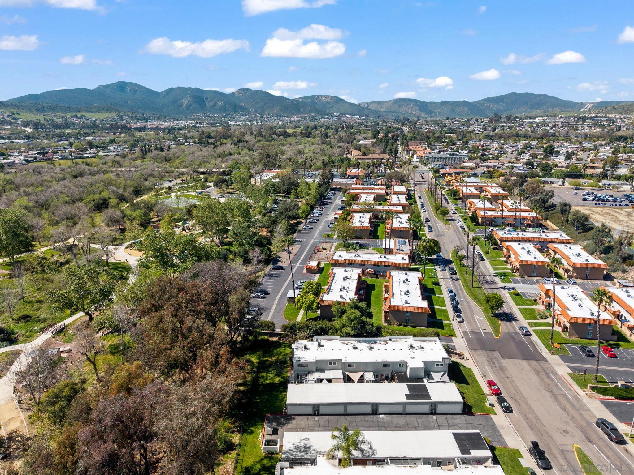 Detail Gallery Image 31 of 39 For 9401  Carlton Oaks Dr Unit E, Santee,  CA 92071 - 3 Beds | 1/1 Baths