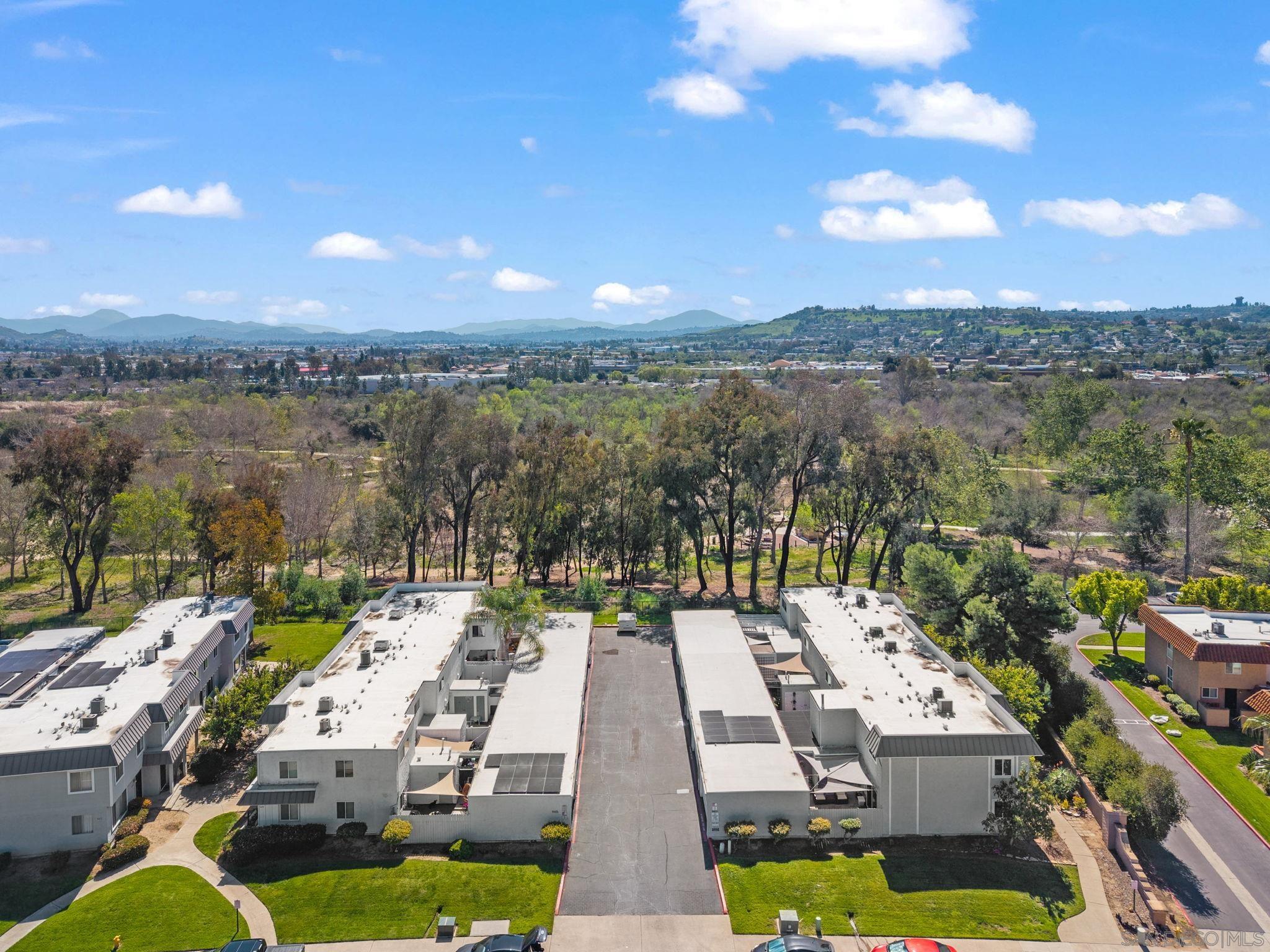 Detail Gallery Image 32 of 39 For 9401  Carlton Oaks Dr Unit E, Santee,  CA 92071 - 3 Beds | 1/1 Baths