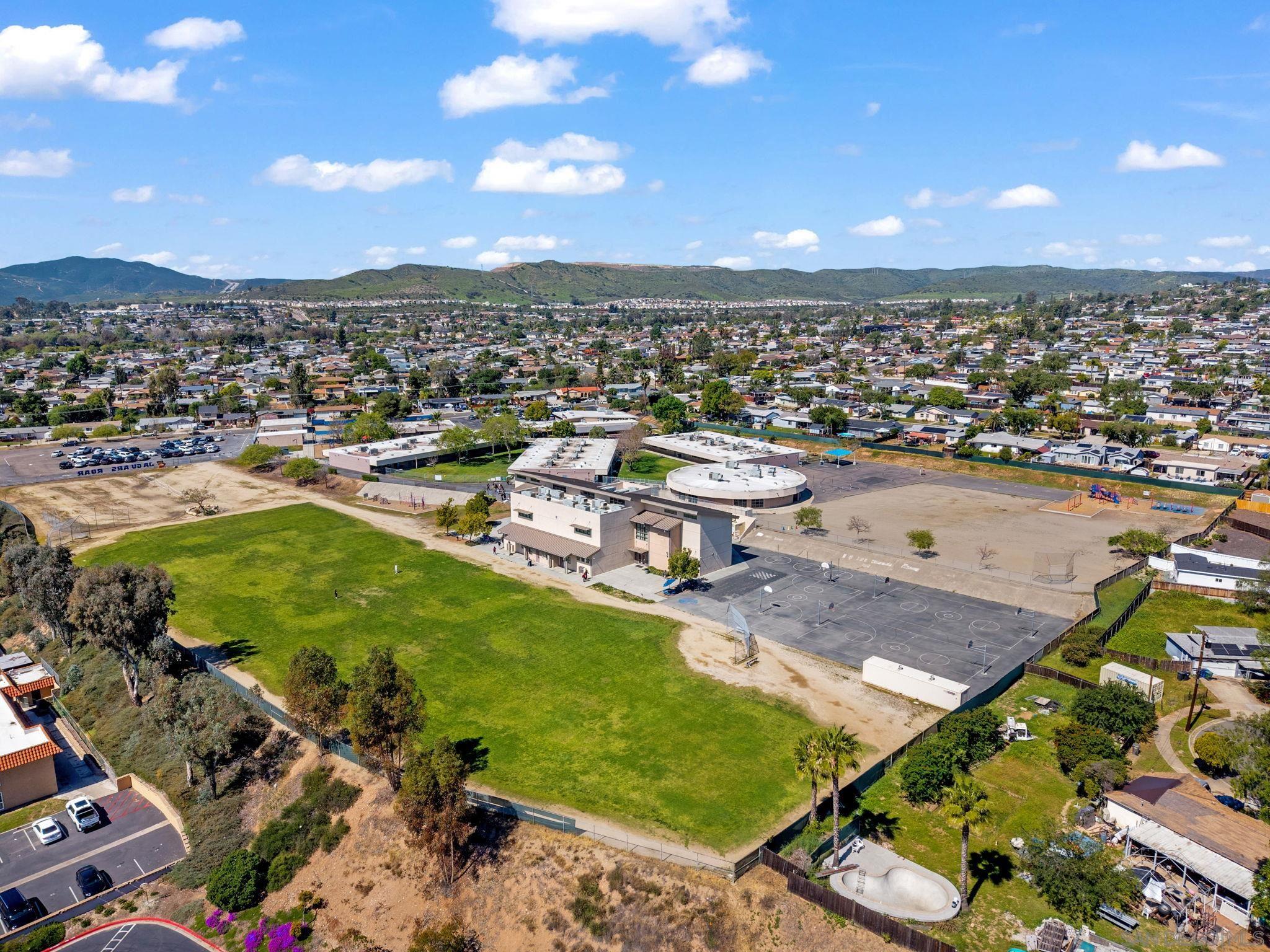 Detail Gallery Image 37 of 39 For 9401  Carlton Oaks Dr Unit E, Santee,  CA 92071 - 3 Beds | 1/1 Baths