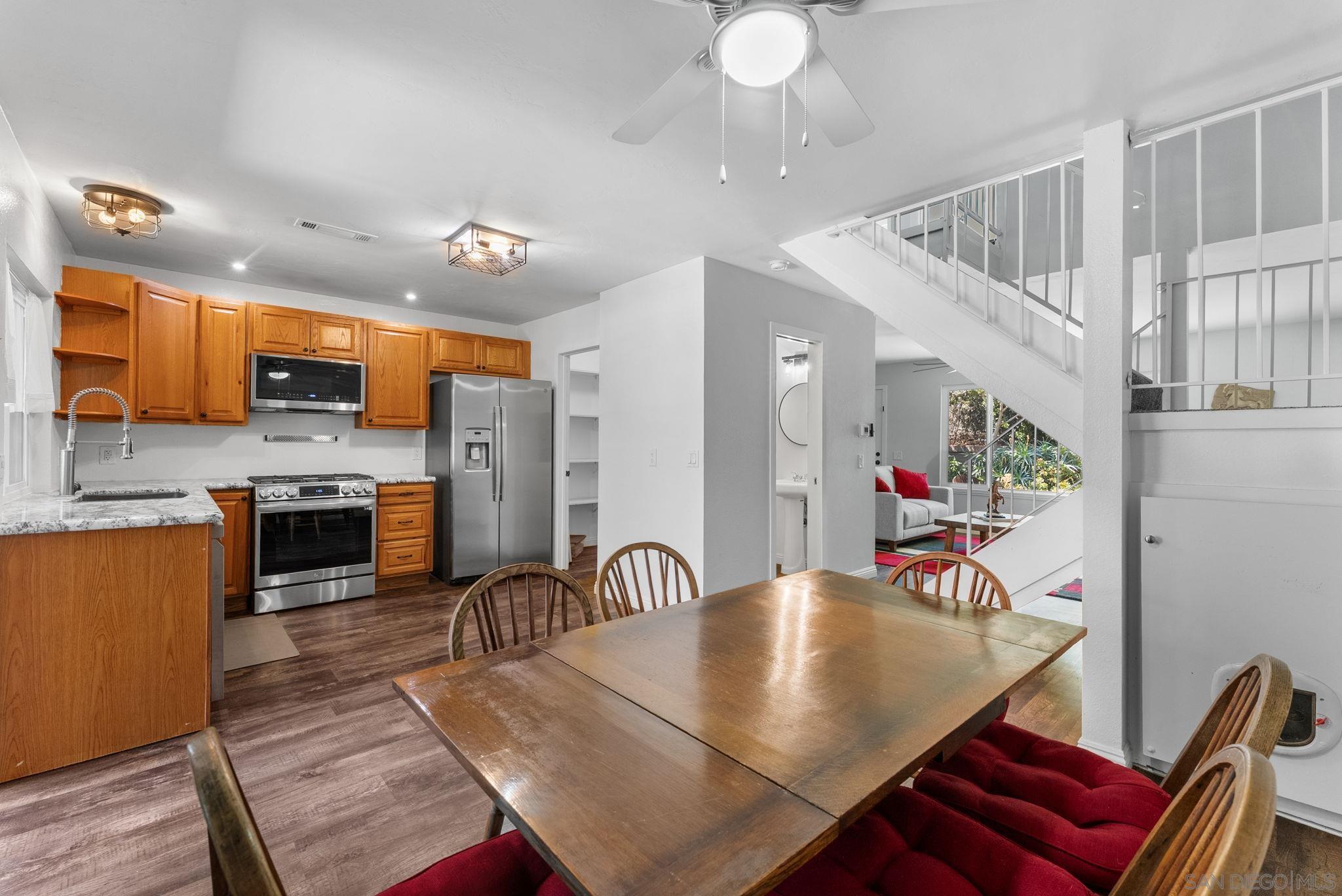 Detail Gallery Image 8 of 39 For 9401  Carlton Oaks Dr Unit E, Santee,  CA 92071 - 3 Beds | 1/1 Baths