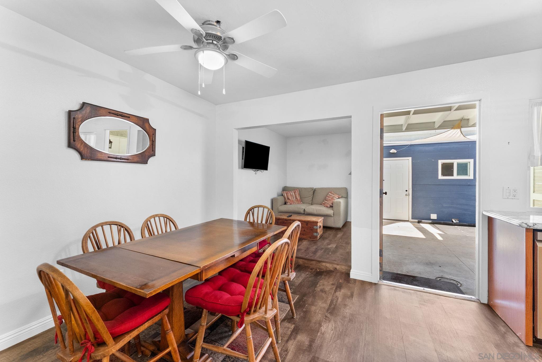 Detail Gallery Image 10 of 39 For 9401  Carlton Oaks Dr Unit E, Santee,  CA 92071 - 3 Beds | 1/1 Baths