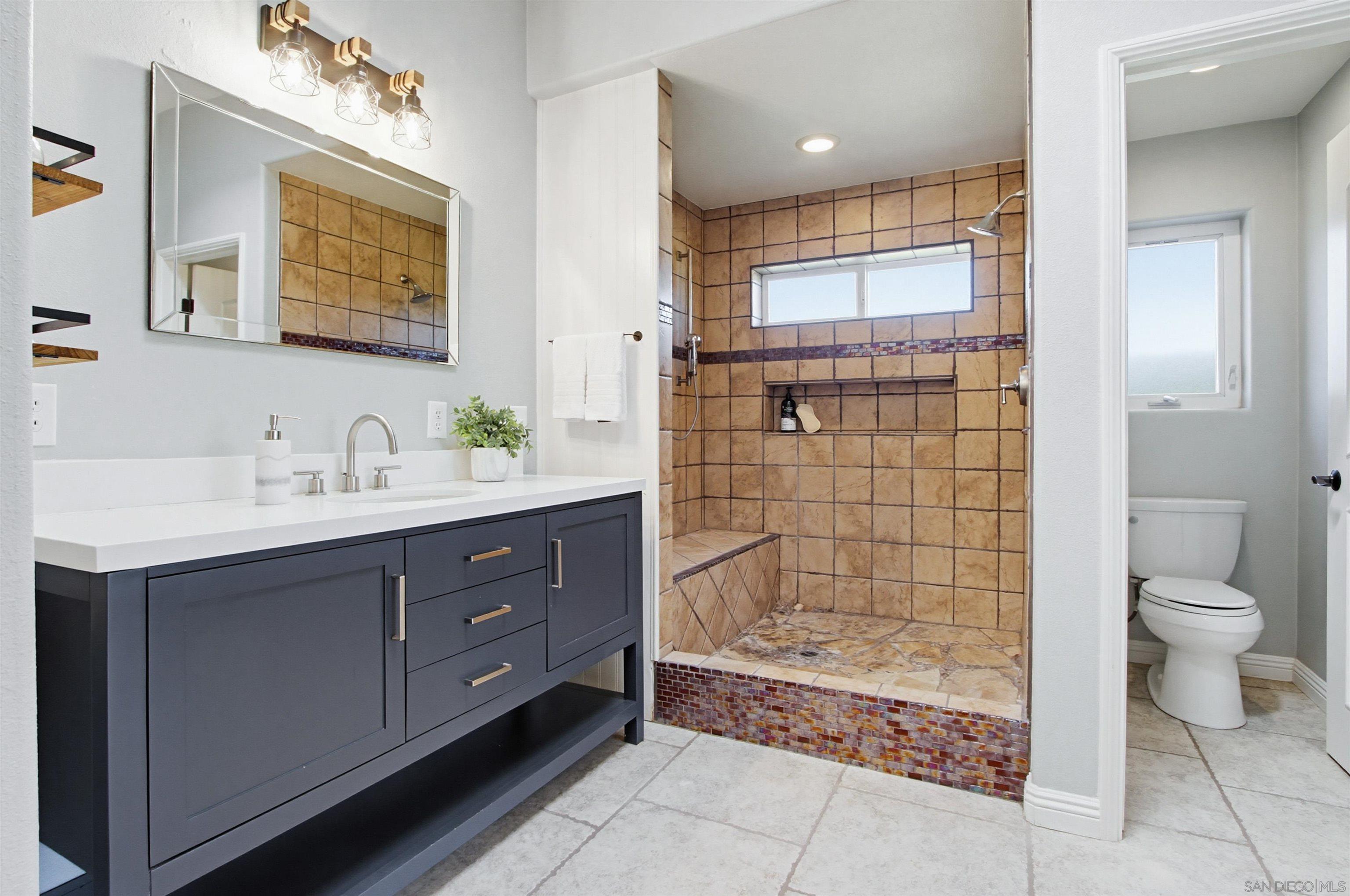 Detail Gallery Image 15 of 42 For 810  Anns Way, Vista,  CA 92083 - 4 Beds | 3 Baths