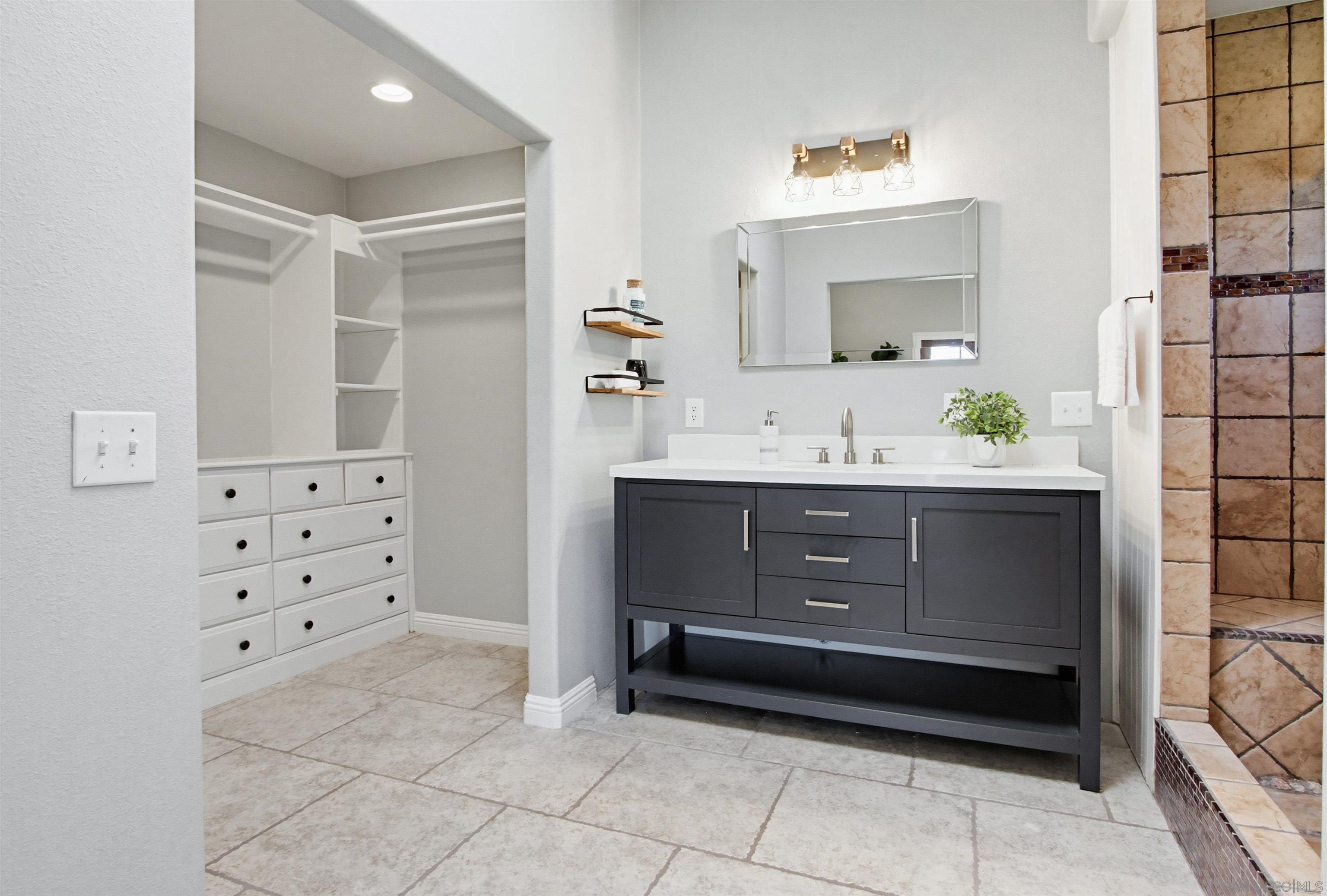 Detail Gallery Image 16 of 42 For 810  Anns Way, Vista,  CA 92083 - 4 Beds | 3 Baths