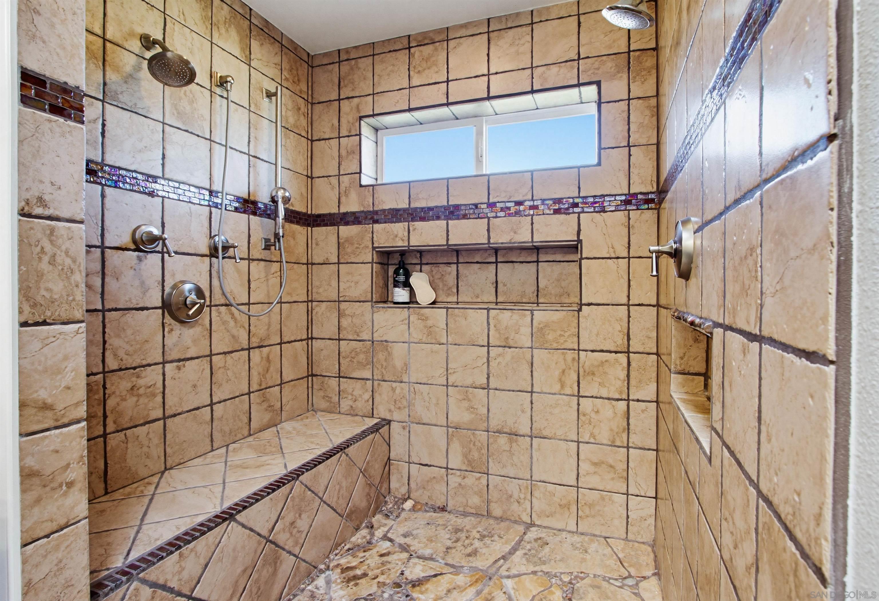 Detail Gallery Image 17 of 42 For 810  Anns Way, Vista,  CA 92083 - 4 Beds | 3 Baths