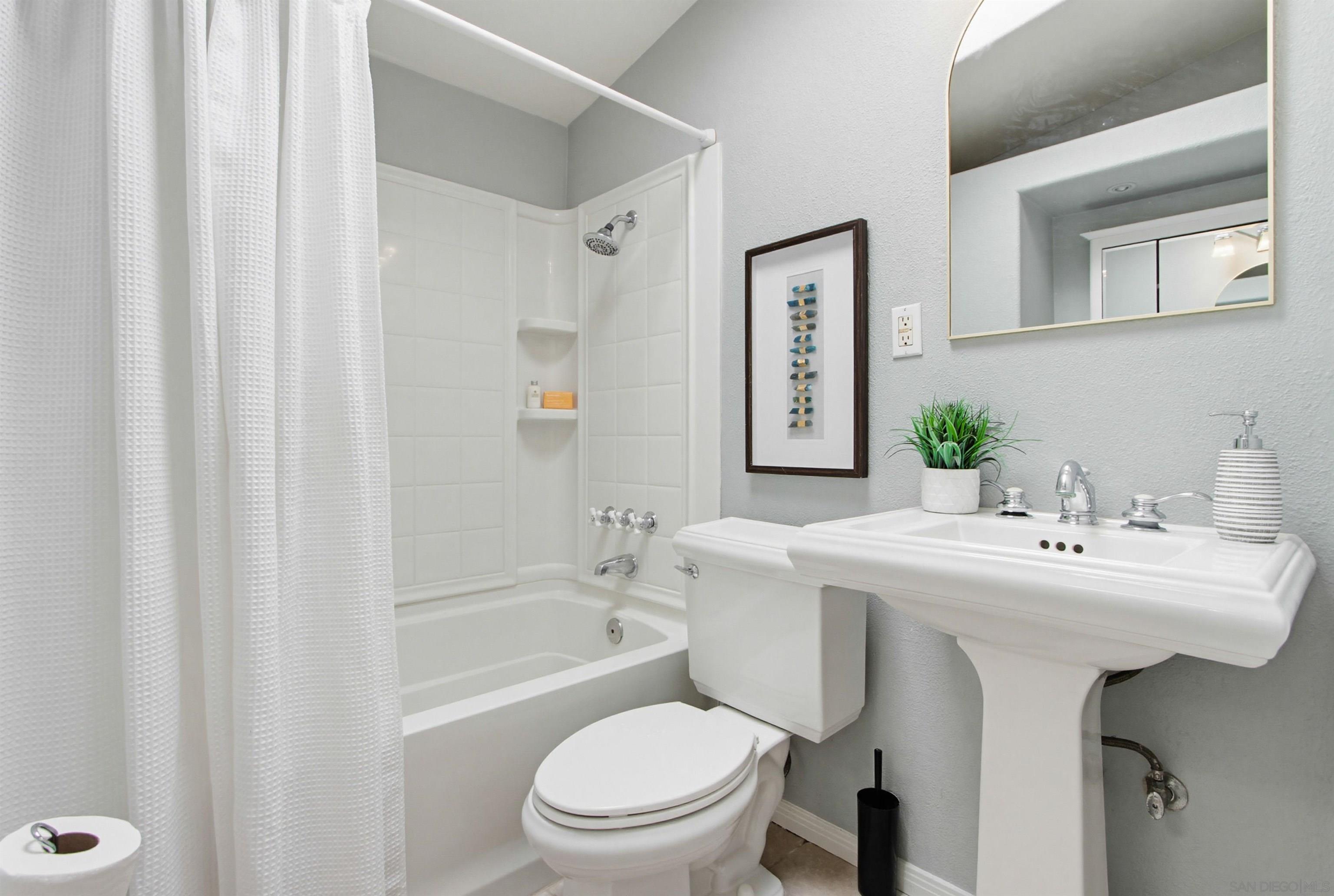 Detail Gallery Image 21 of 42 For 810  Anns Way, Vista,  CA 92083 - 4 Beds | 3 Baths