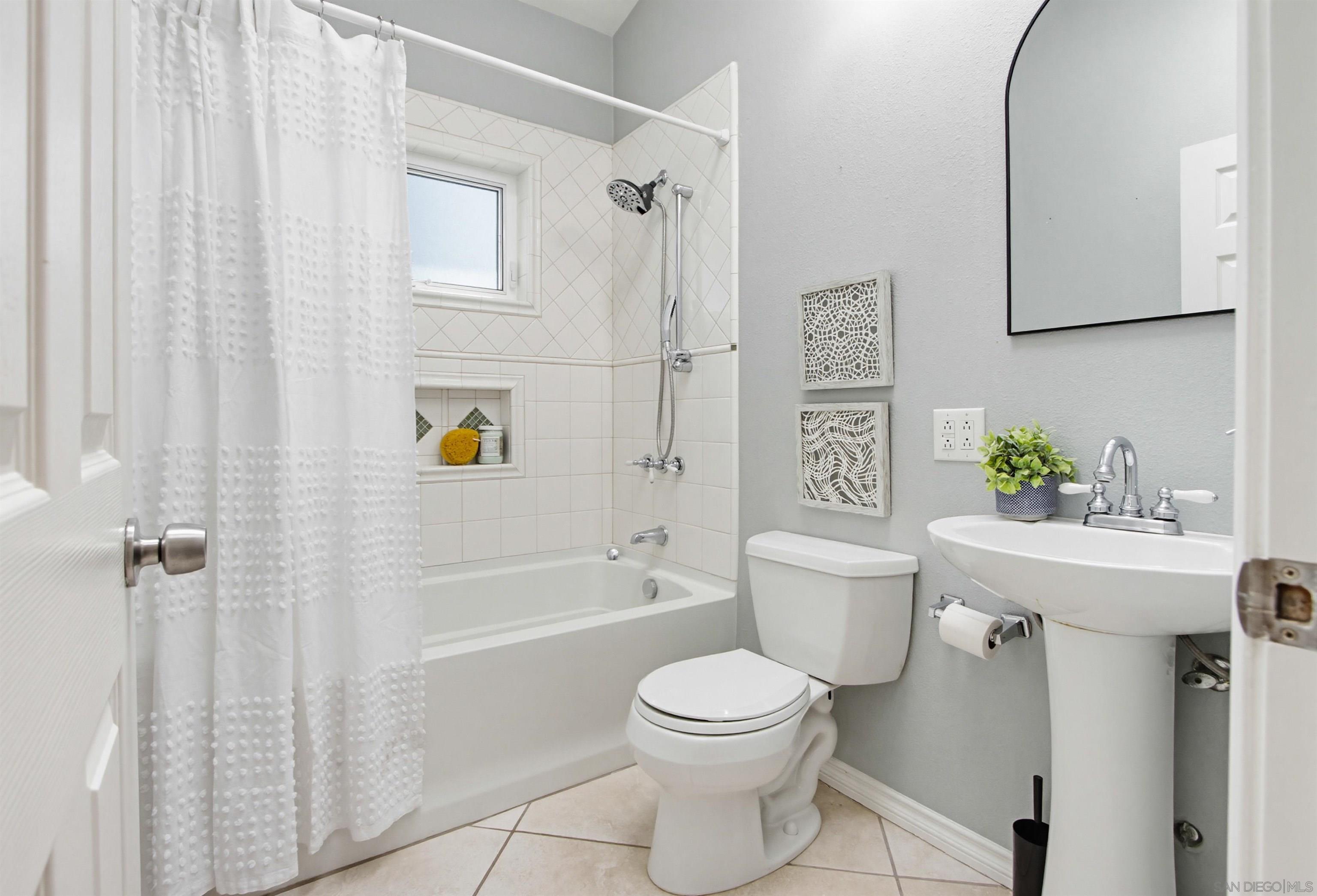 Detail Gallery Image 25 of 42 For 810  Anns Way, Vista,  CA 92083 - 4 Beds | 3 Baths