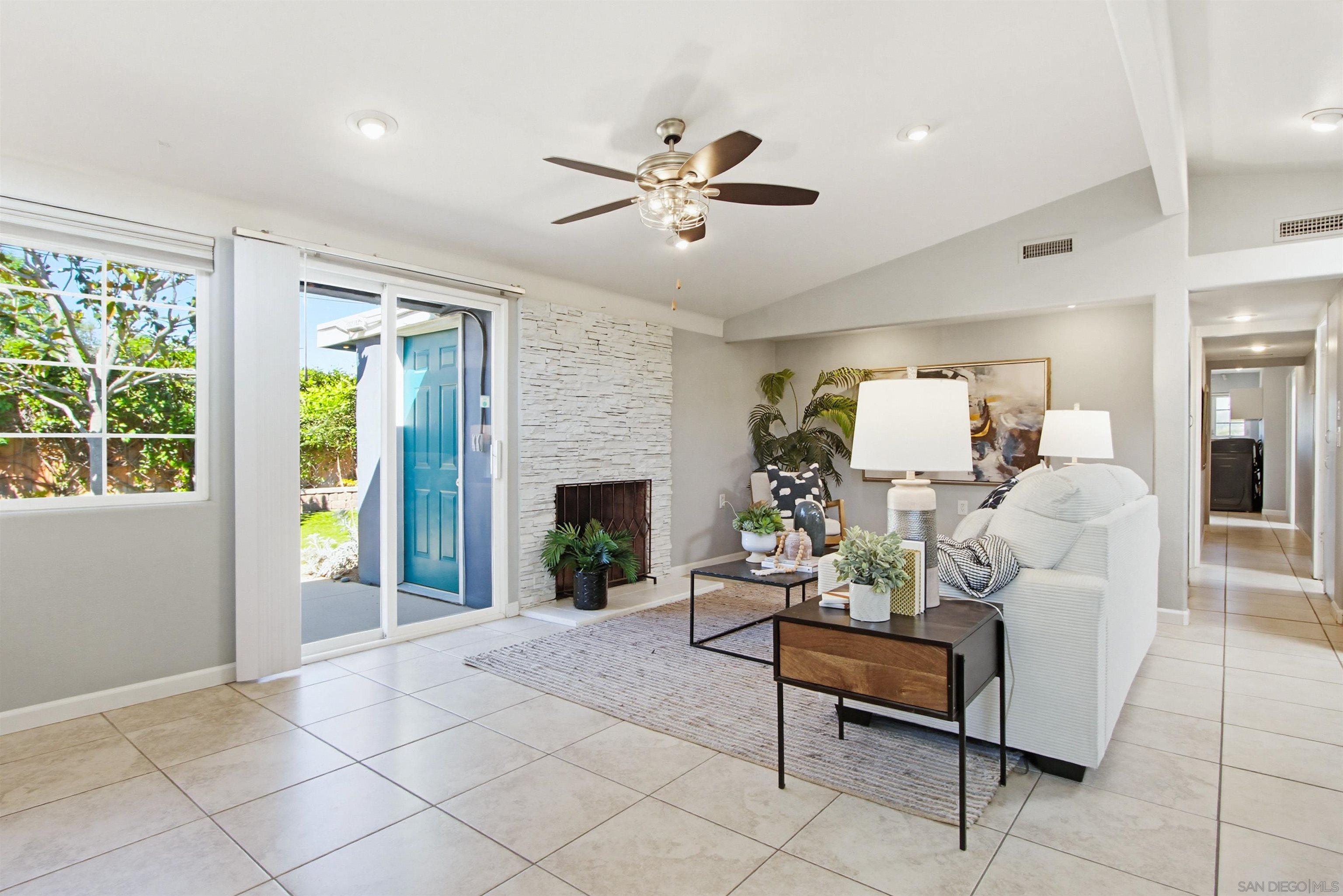 Detail Gallery Image 6 of 42 For 810  Anns Way, Vista,  CA 92083 - 4 Beds | 3 Baths