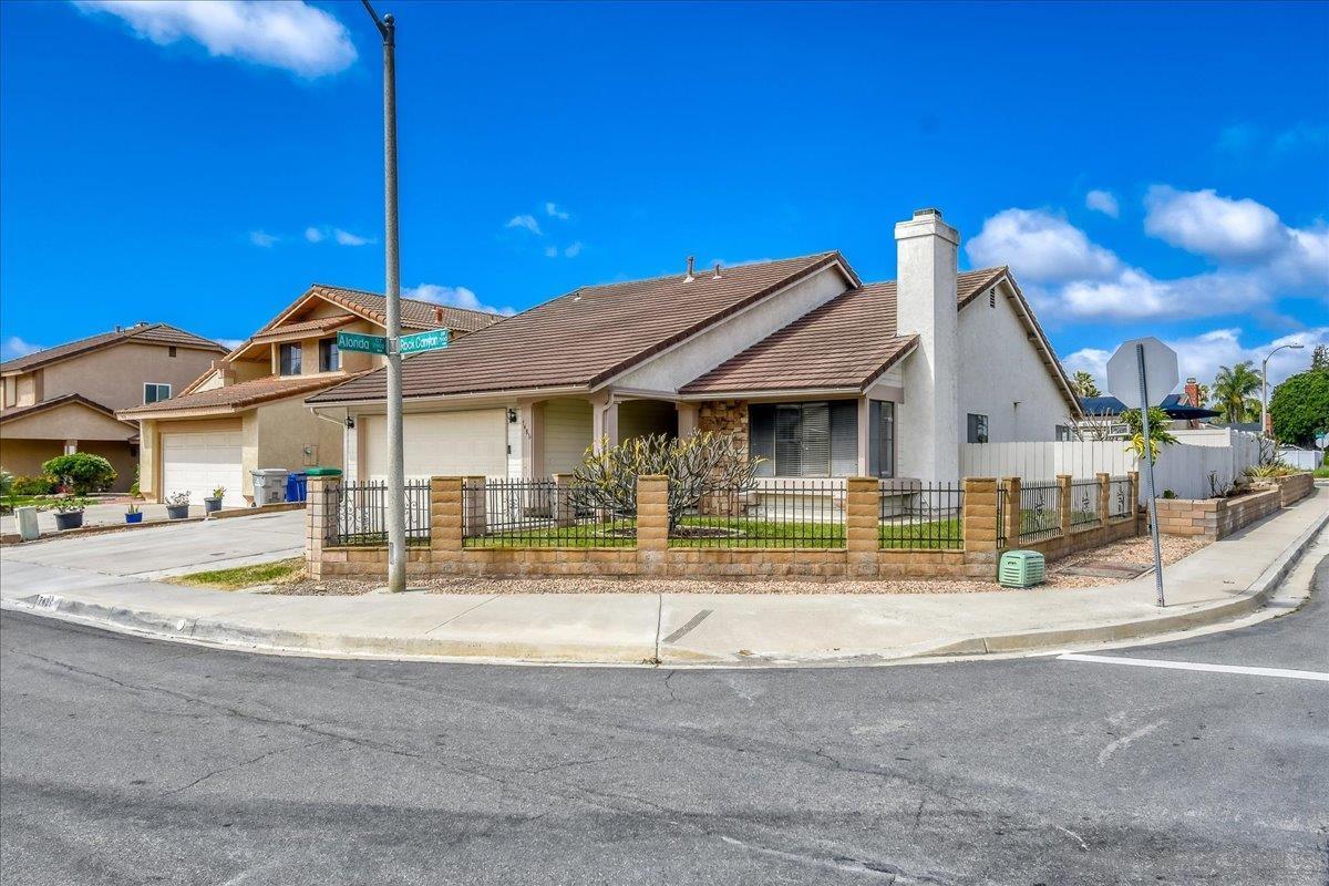 Detail Gallery Image 2 of 32 For 7486  Rock Canyon Drive, San Diego,  CA 92126 - 4 Beds | 2 Baths