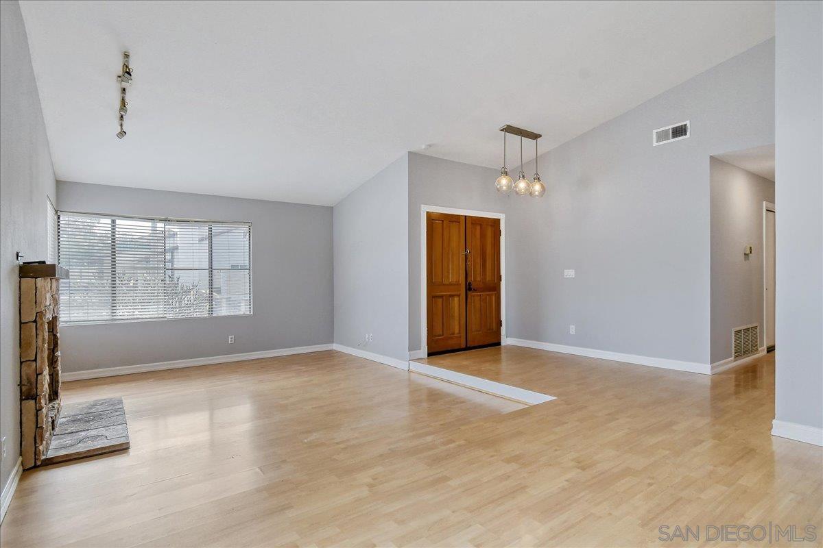 Detail Gallery Image 10 of 32 For 7486  Rock Canyon Drive, San Diego,  CA 92126 - 4 Beds | 2 Baths