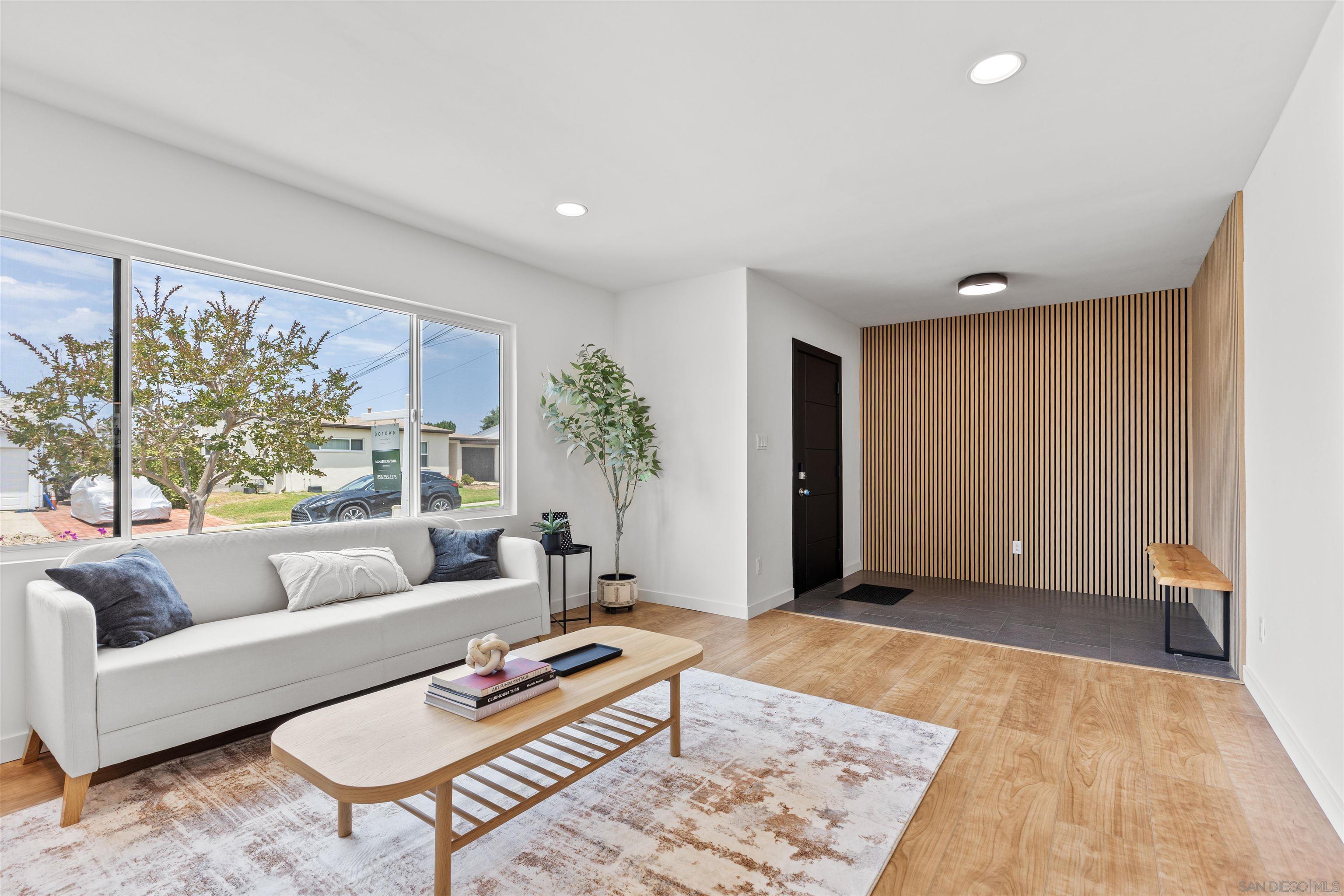 Detail Gallery Image 4 of 43 For 3115  Geronimo, San Diego,  CA 92117 - 4 Beds | 2 Baths