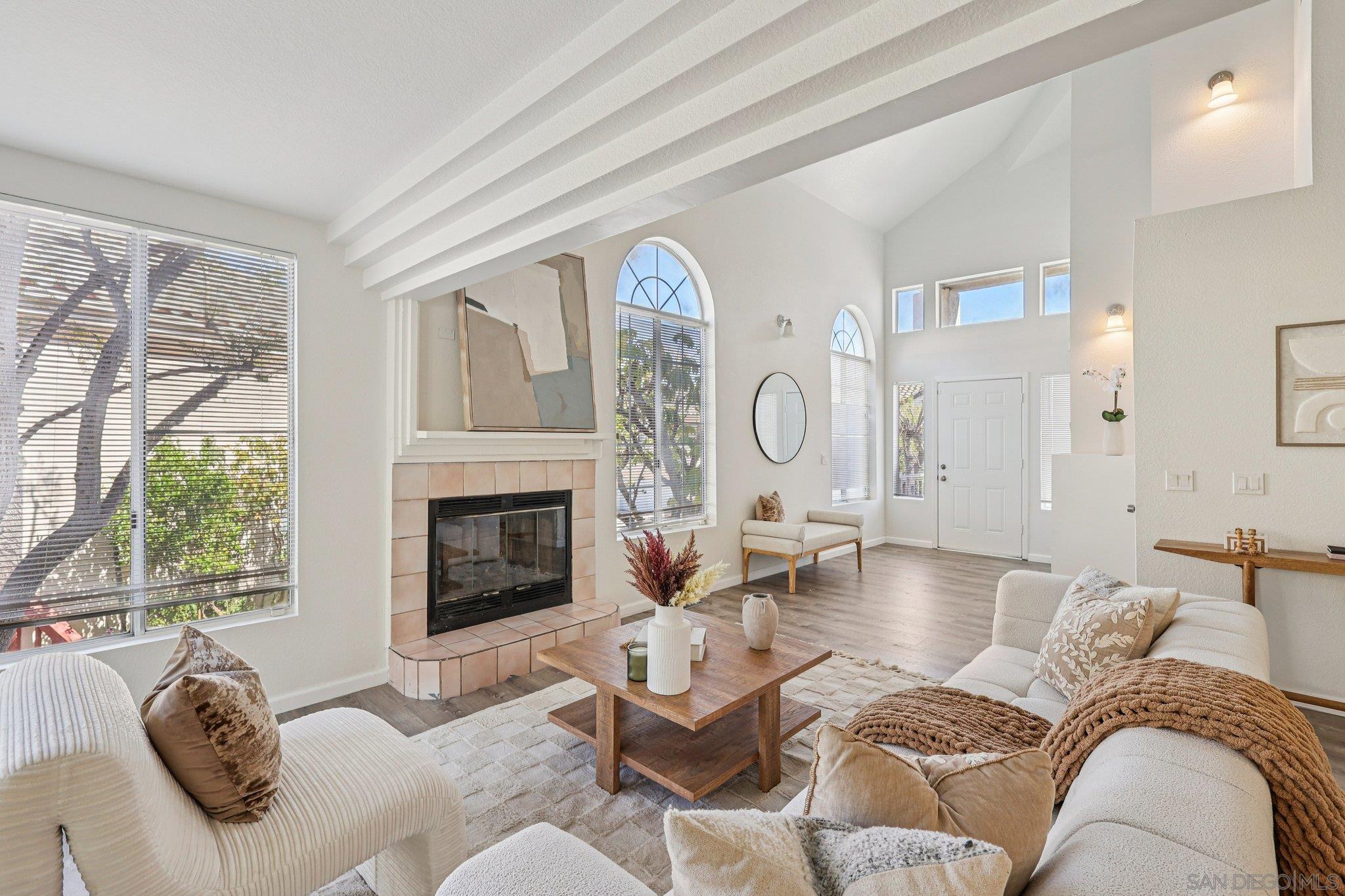 Detail Gallery Image 6 of 47 For 3828  Settineri Ln, Spring Valley,  CA 91977 - 3 Beds | 2/1 Baths