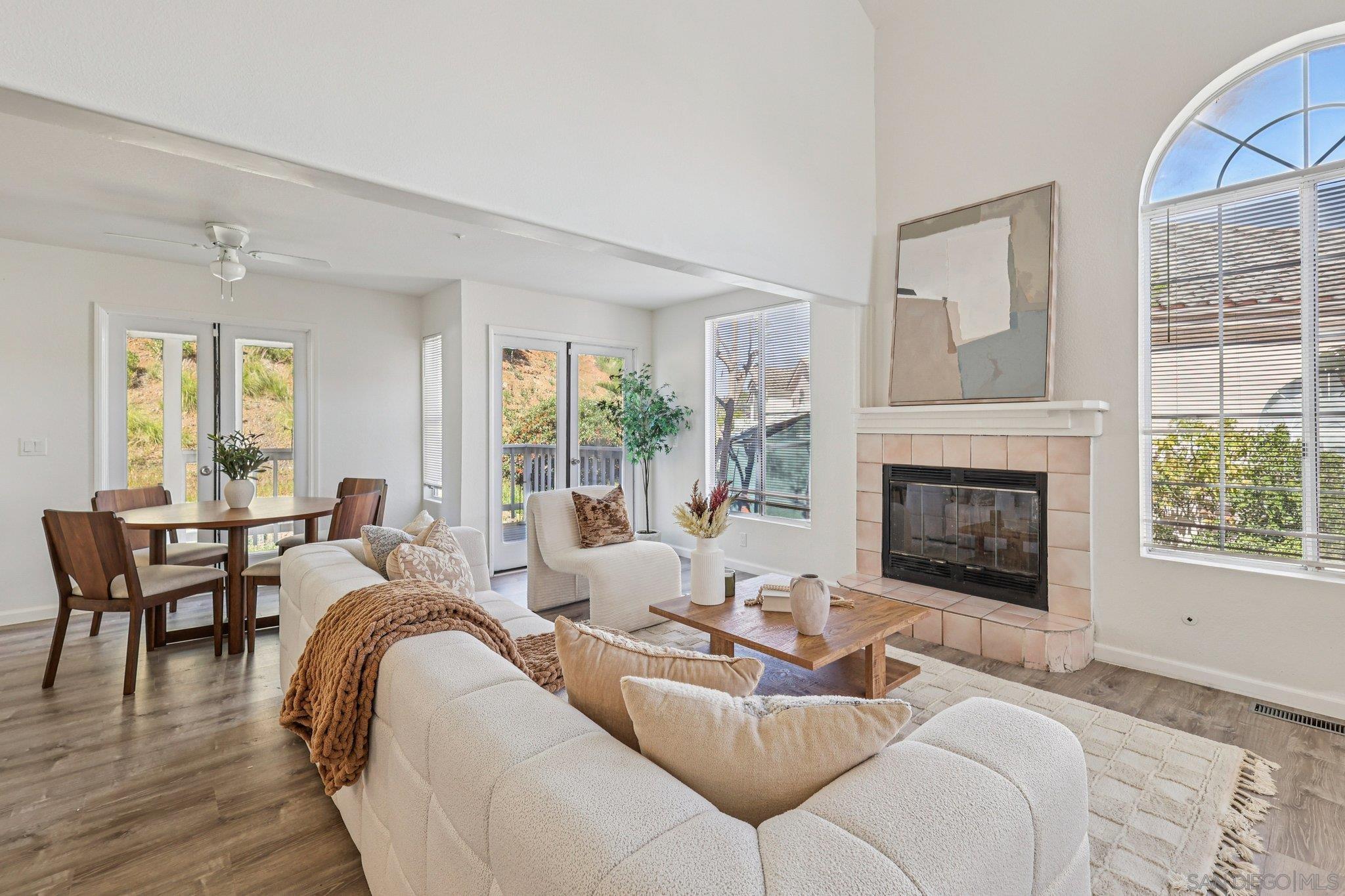 Detail Gallery Image 9 of 47 For 3828  Settineri Ln, Spring Valley,  CA 91977 - 3 Beds | 2/1 Baths
