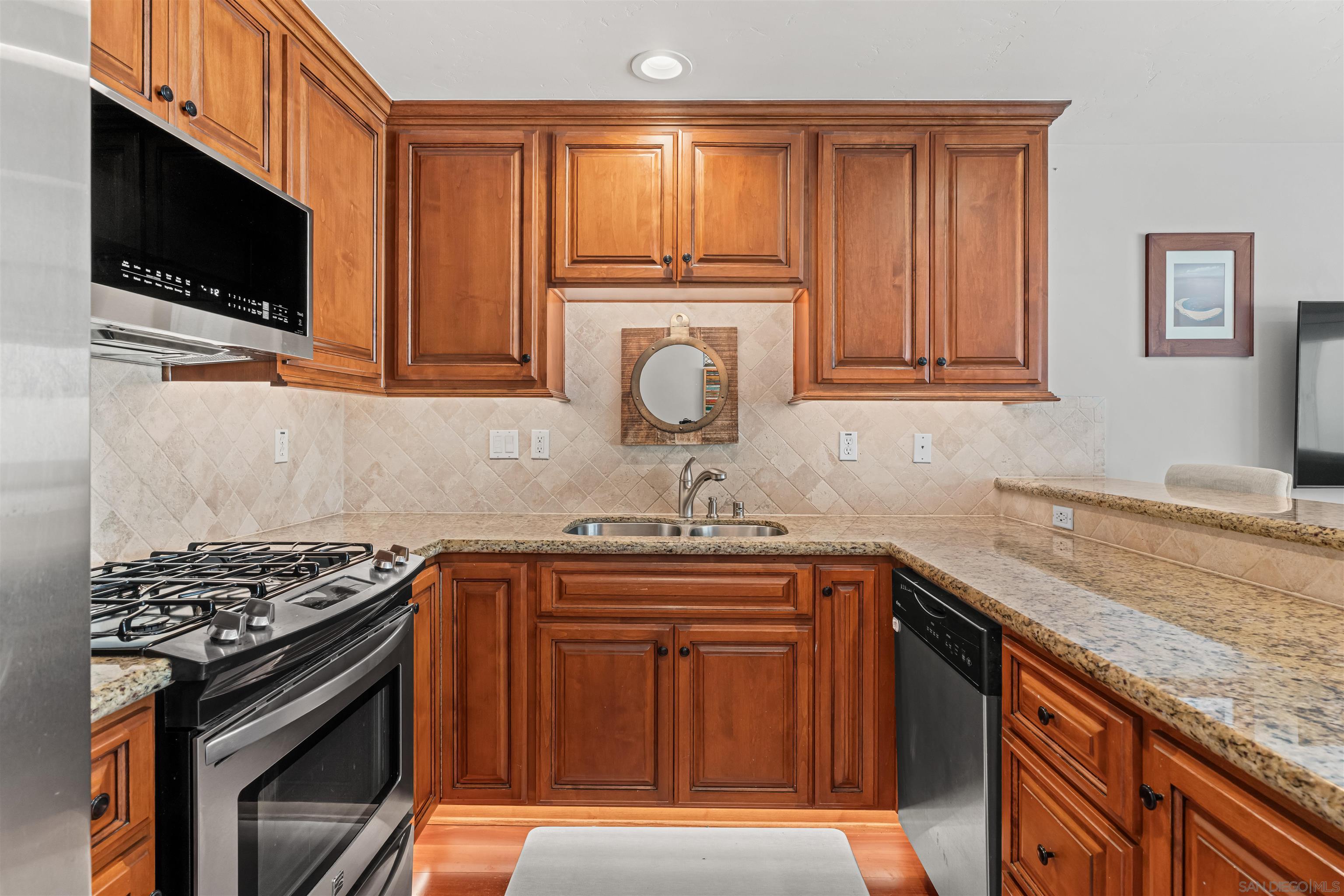 Detail Gallery Image 12 of 54 For 4083  Lamont Street, San Diego,  CA 92109 - 3 Beds | 3 Baths