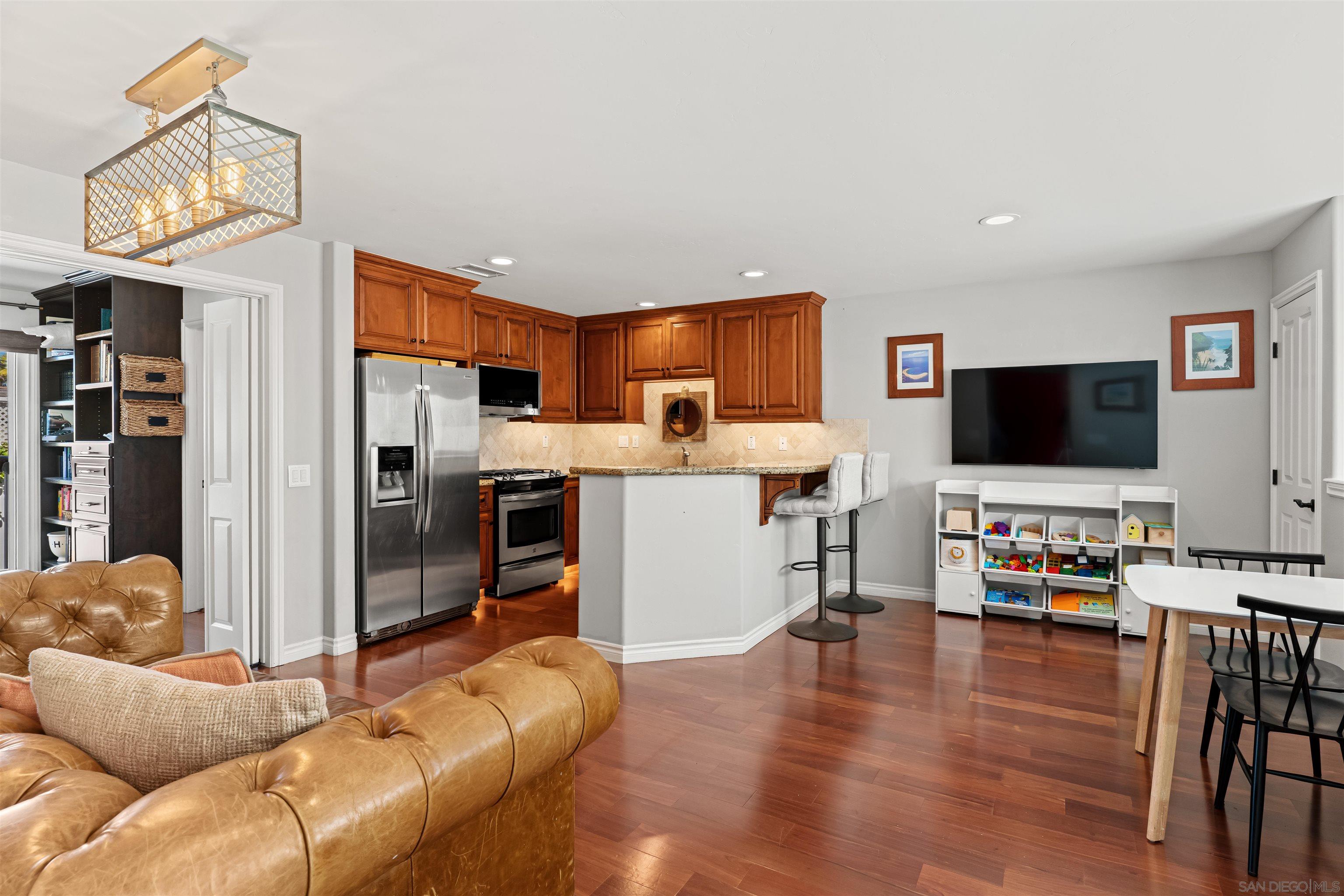 Detail Gallery Image 6 of 54 For 4083  Lamont Street, San Diego,  CA 92109 - 3 Beds | 3 Baths