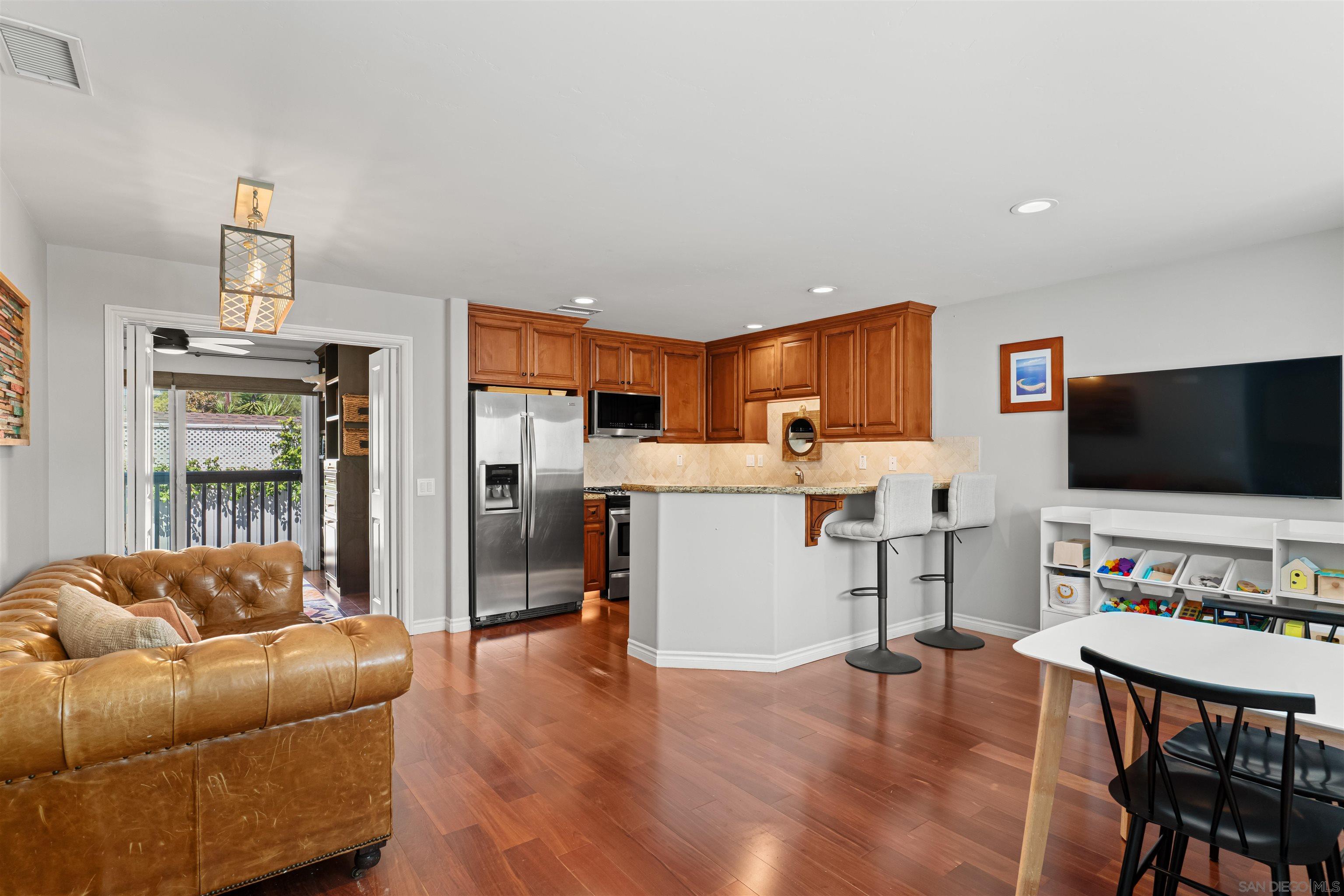 Detail Gallery Image 7 of 54 For 4083  Lamont Street, San Diego,  CA 92109 - 3 Beds | 3 Baths