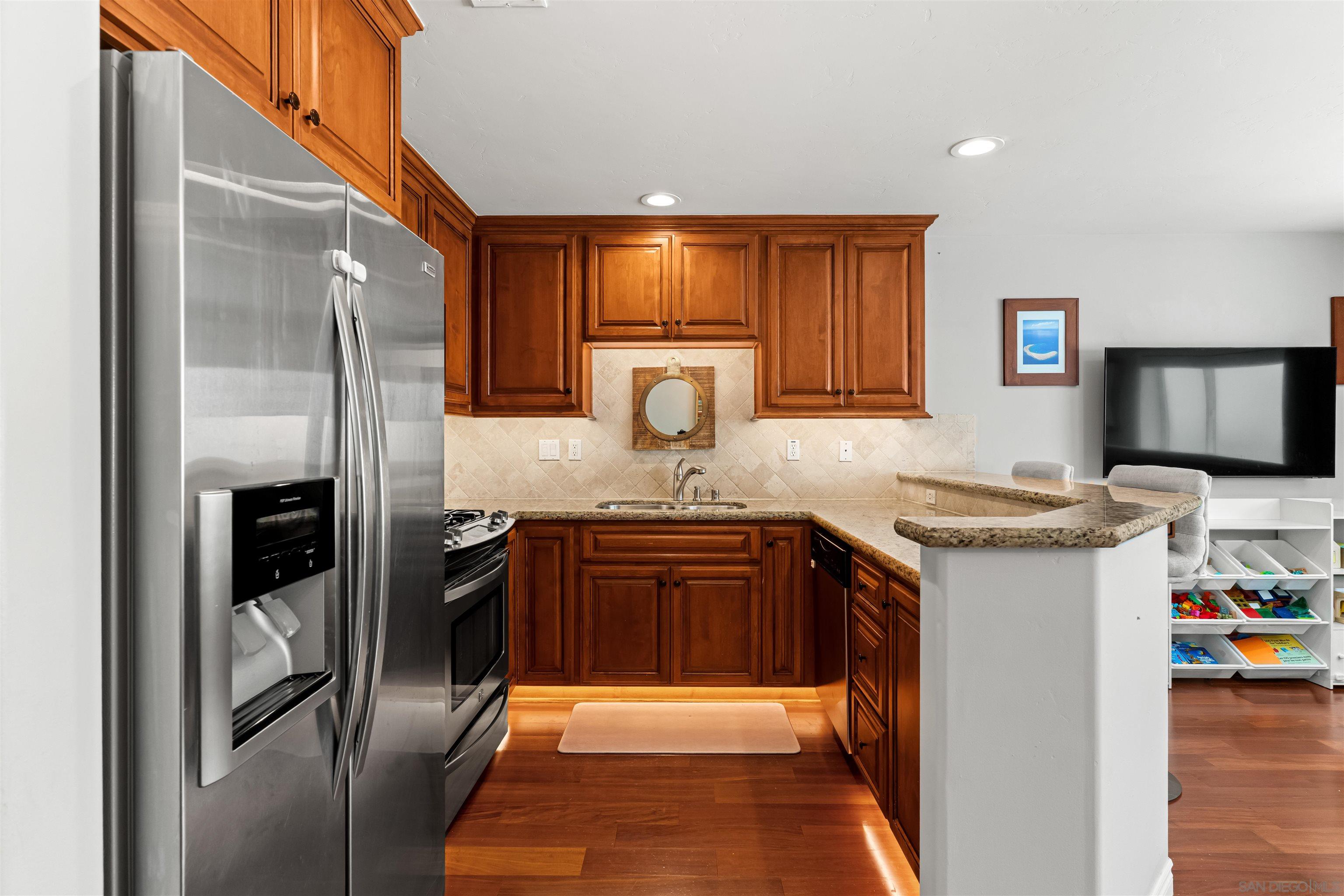 Detail Gallery Image 10 of 54 For 4083  Lamont Street, San Diego,  CA 92109 - 3 Beds | 3 Baths