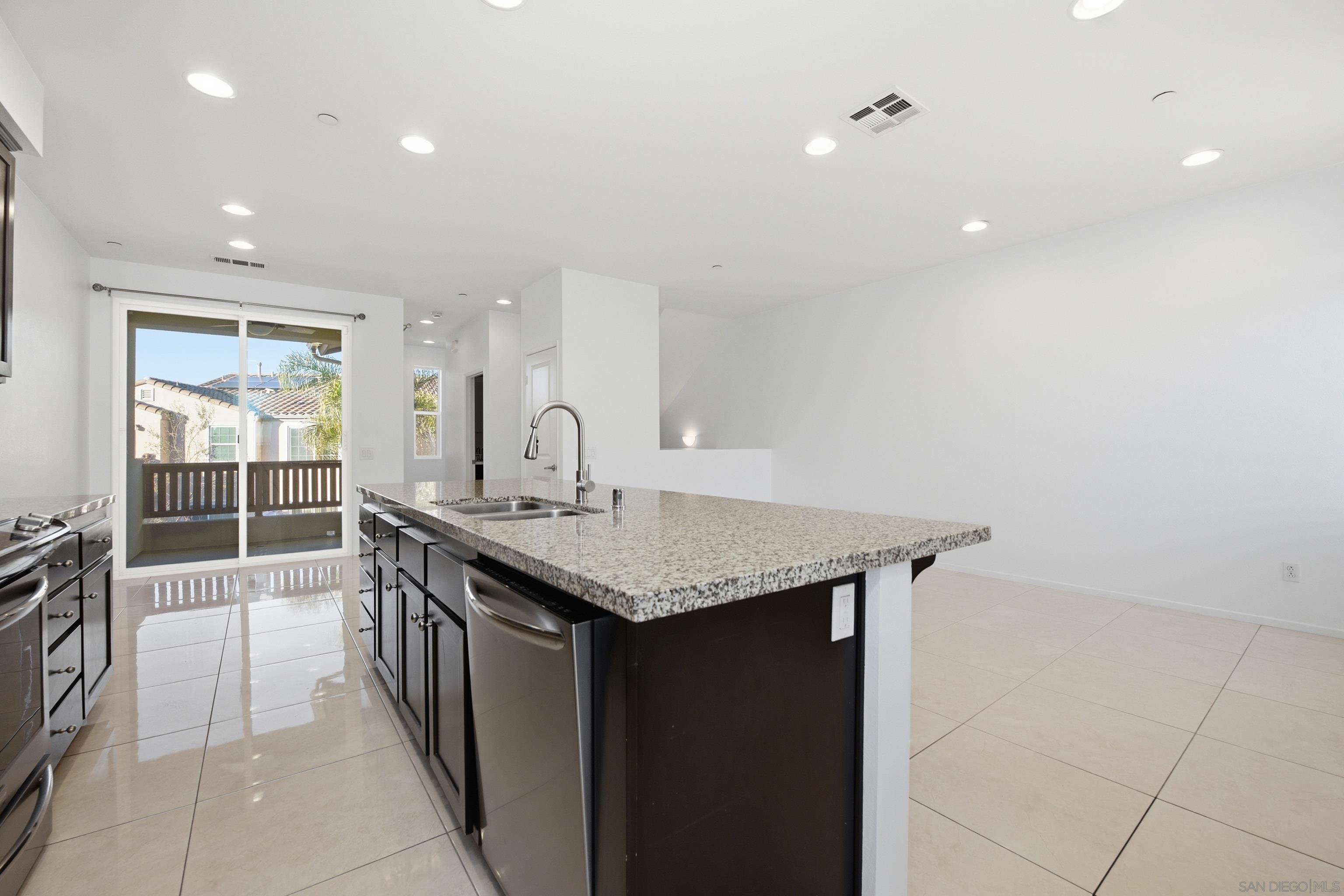 Detail Gallery Image 11 of 34 For 5432  San Roberto, San Diego,  CA 92154 - 3 Beds | 2/2 Baths