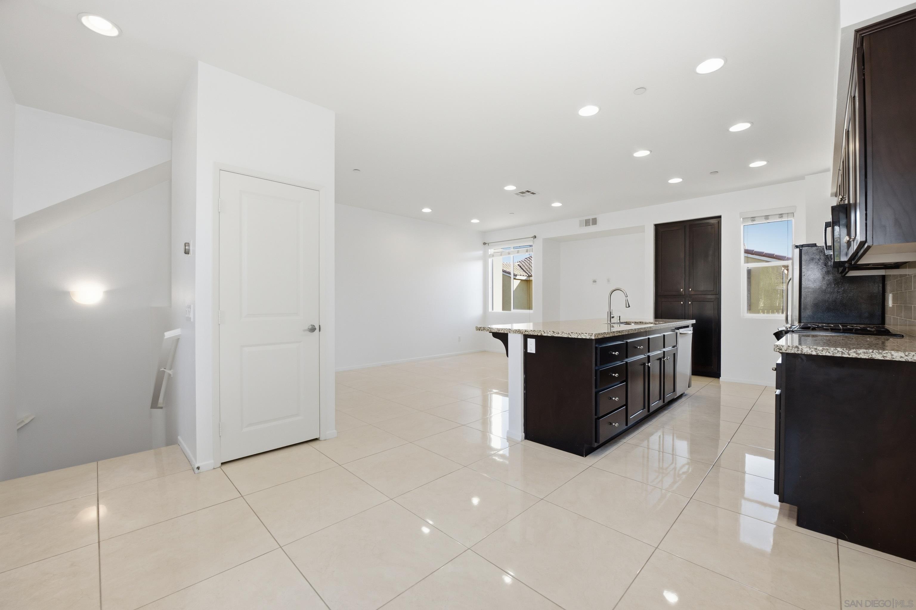 Detail Gallery Image 8 of 34 For 5432  San Roberto, San Diego,  CA 92154 - 3 Beds | 2/2 Baths