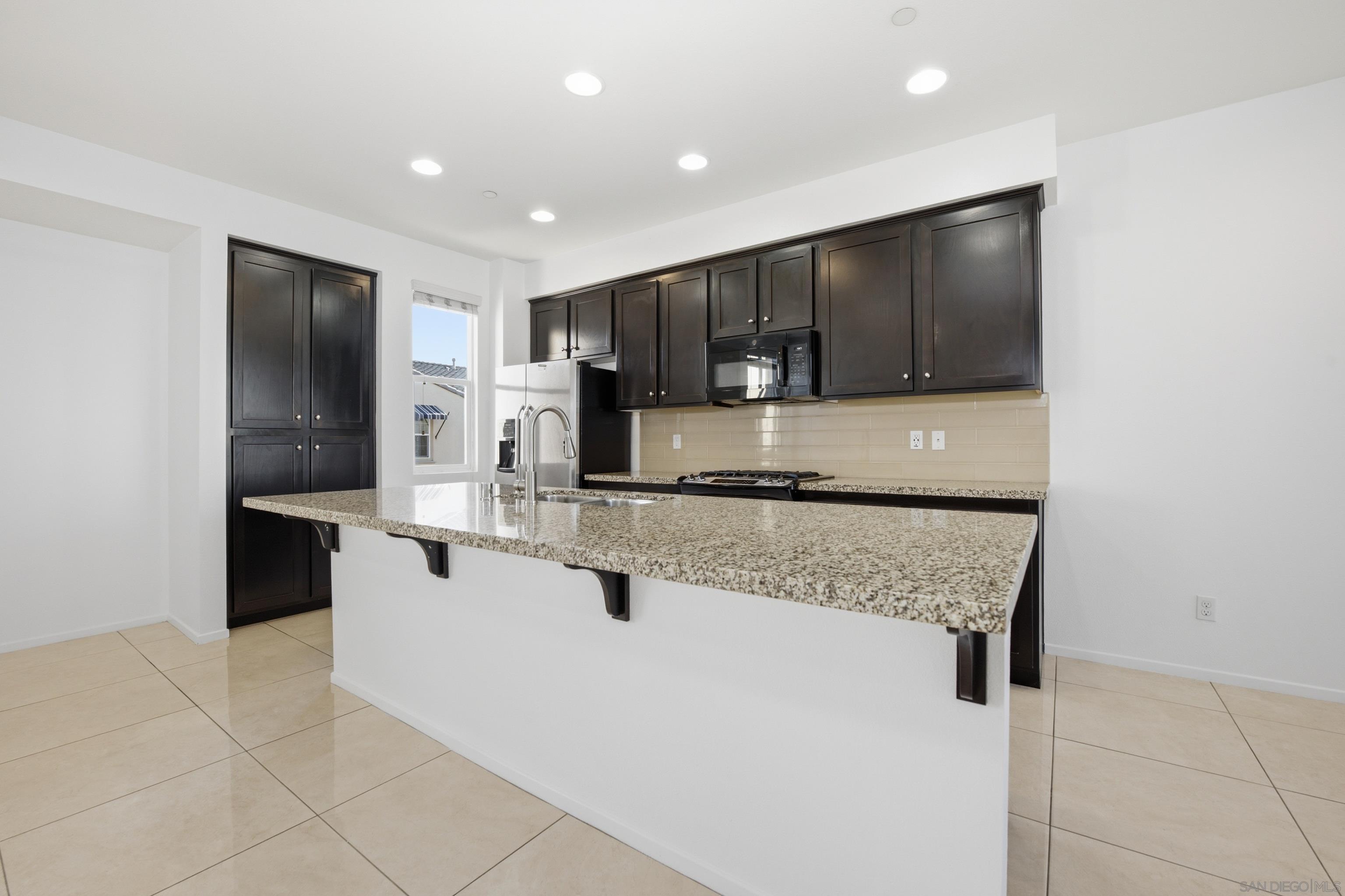 Detail Gallery Image 9 of 34 For 5432  San Roberto, San Diego,  CA 92154 - 3 Beds | 2/2 Baths