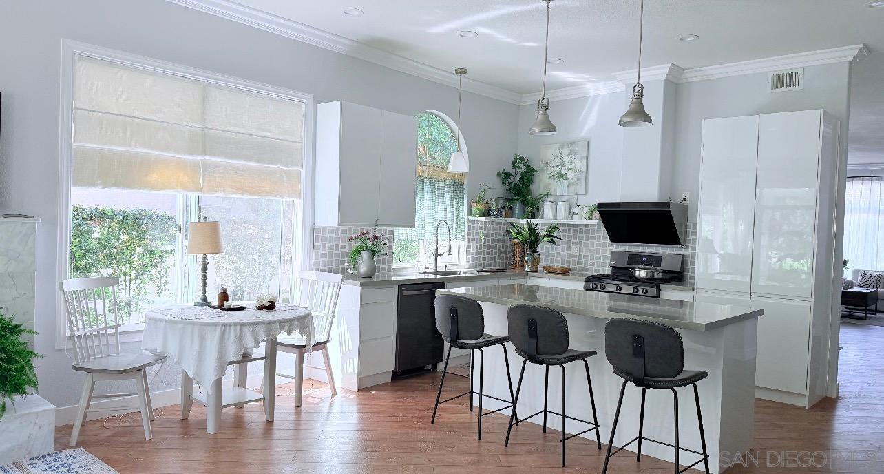 Detail Gallery Image 11 of 49 For 5135  Caminito Exquisito, San Diego,  CA 92130 - 3 Beds | 2 Baths