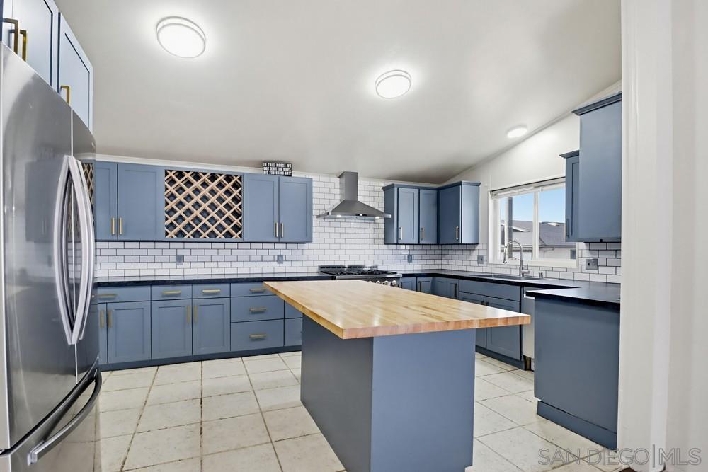 Detail Gallery Image 6 of 48 For 611  via Santa Paulo, Vista,  CA 92081 - 3 Beds | 2 Baths