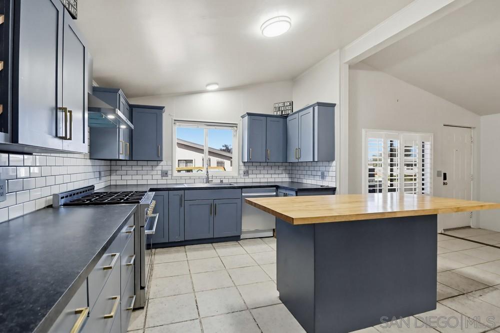 Detail Gallery Image 8 of 48 For 611  via Santa Paulo, Vista,  CA 92081 - 3 Beds | 2 Baths