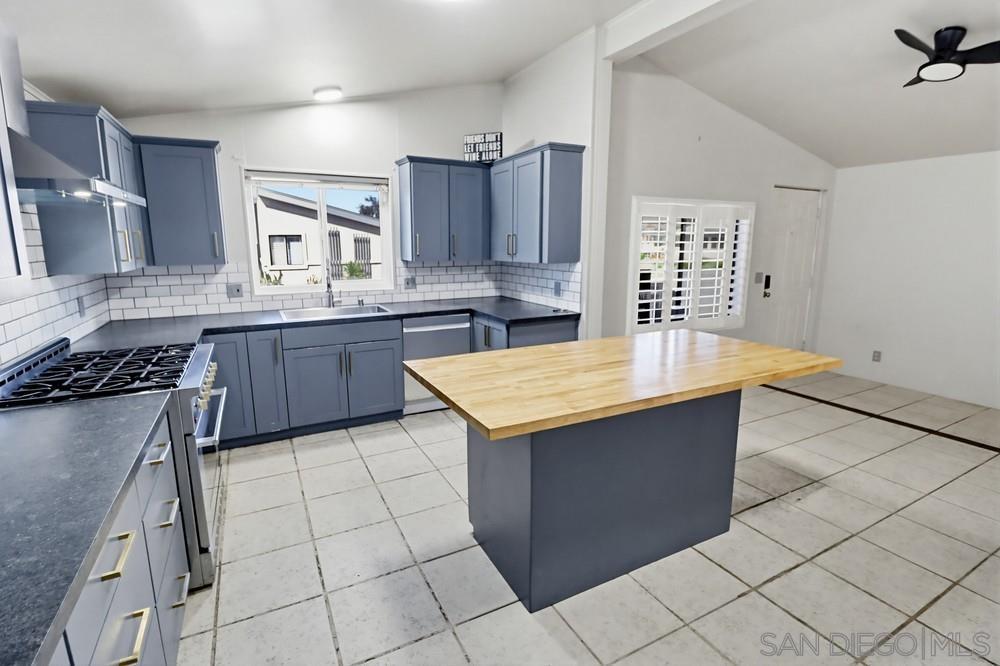 Detail Gallery Image 10 of 48 For 611  via Santa Paulo, Vista,  CA 92081 - 3 Beds | 2 Baths