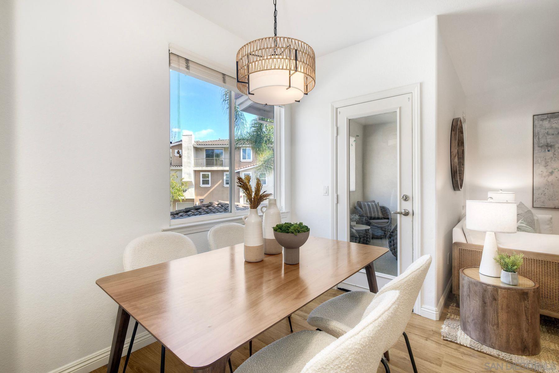 Detail Gallery Image 2 of 26 For 13009  Evening Creek Dr S  #10,  San Diego,  CA 92128 - 2 Beds | 2/1 Baths