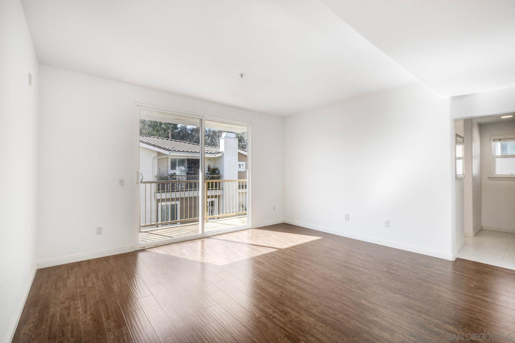 Detail Gallery Image 12 of 26 For 13009  Evening Creek Dr S  #10,  San Diego,  CA 92128 - 2 Beds | 2/1 Baths