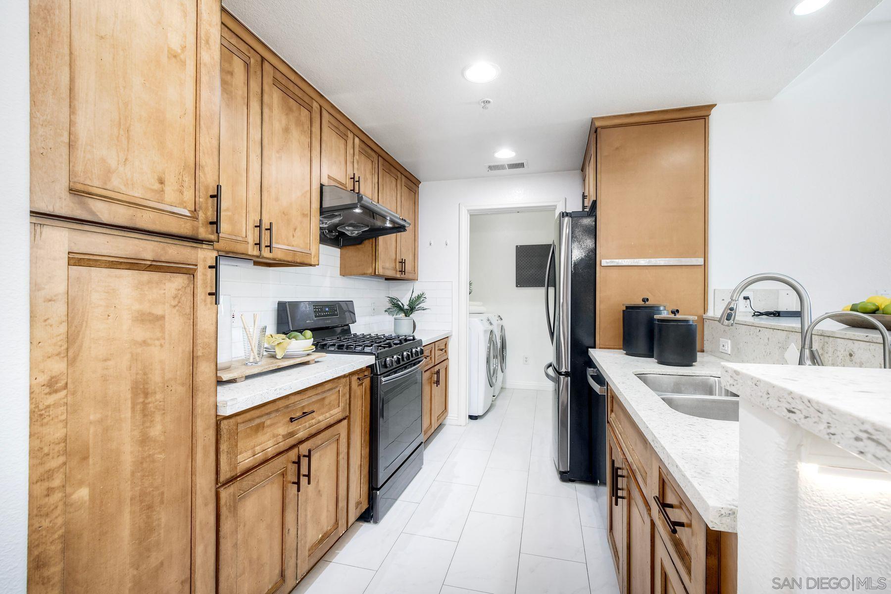 Detail Gallery Image 19 of 26 For 13009  Evening Creek Dr S  #10,  San Diego,  CA 92128 - 2 Beds | 2/1 Baths