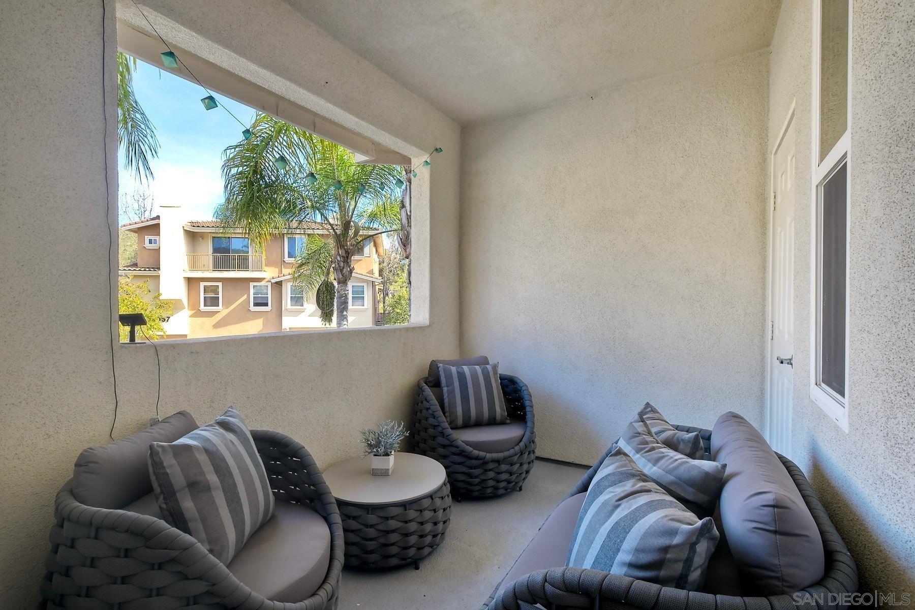 Detail Gallery Image 5 of 26 For 13009  Evening Creek Dr S  #10,  San Diego,  CA 92128 - 2 Beds | 2/1 Baths