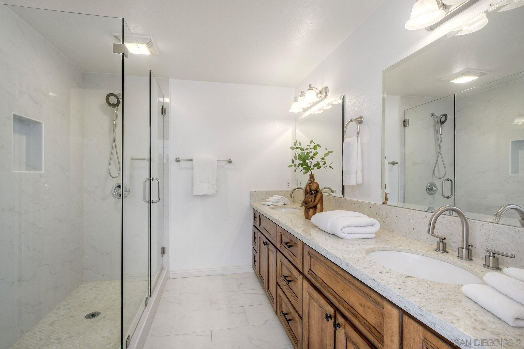 Detail Gallery Image 9 of 26 For 13009  Evening Creek Dr S  #10,  San Diego,  CA 92128 - 2 Beds | 2/1 Baths