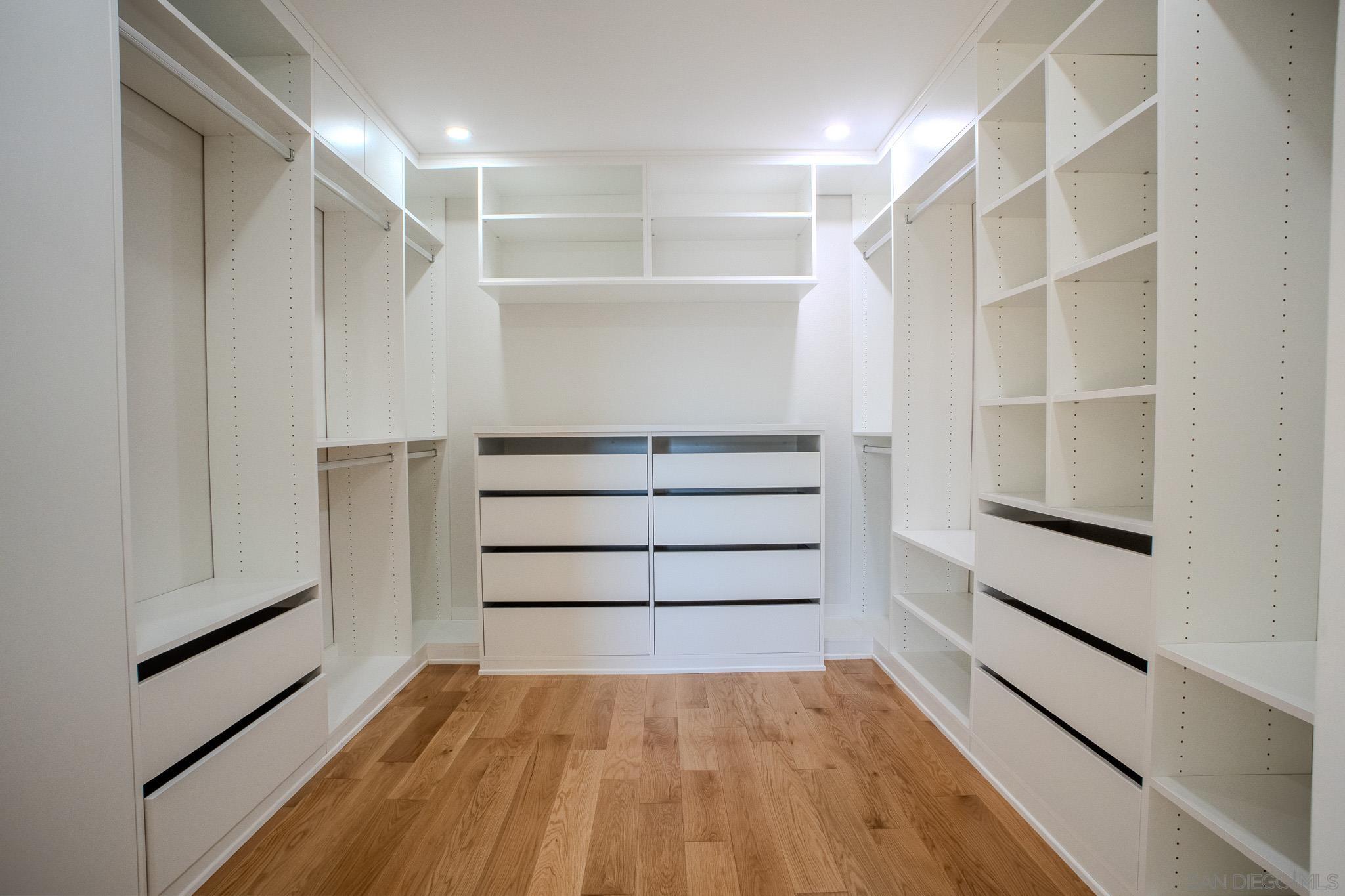 Detail Gallery Image 13 of 22 For 4826  Cannington Dr, San Diego,  CA 92117 - 3 Beds | 2/1 Baths