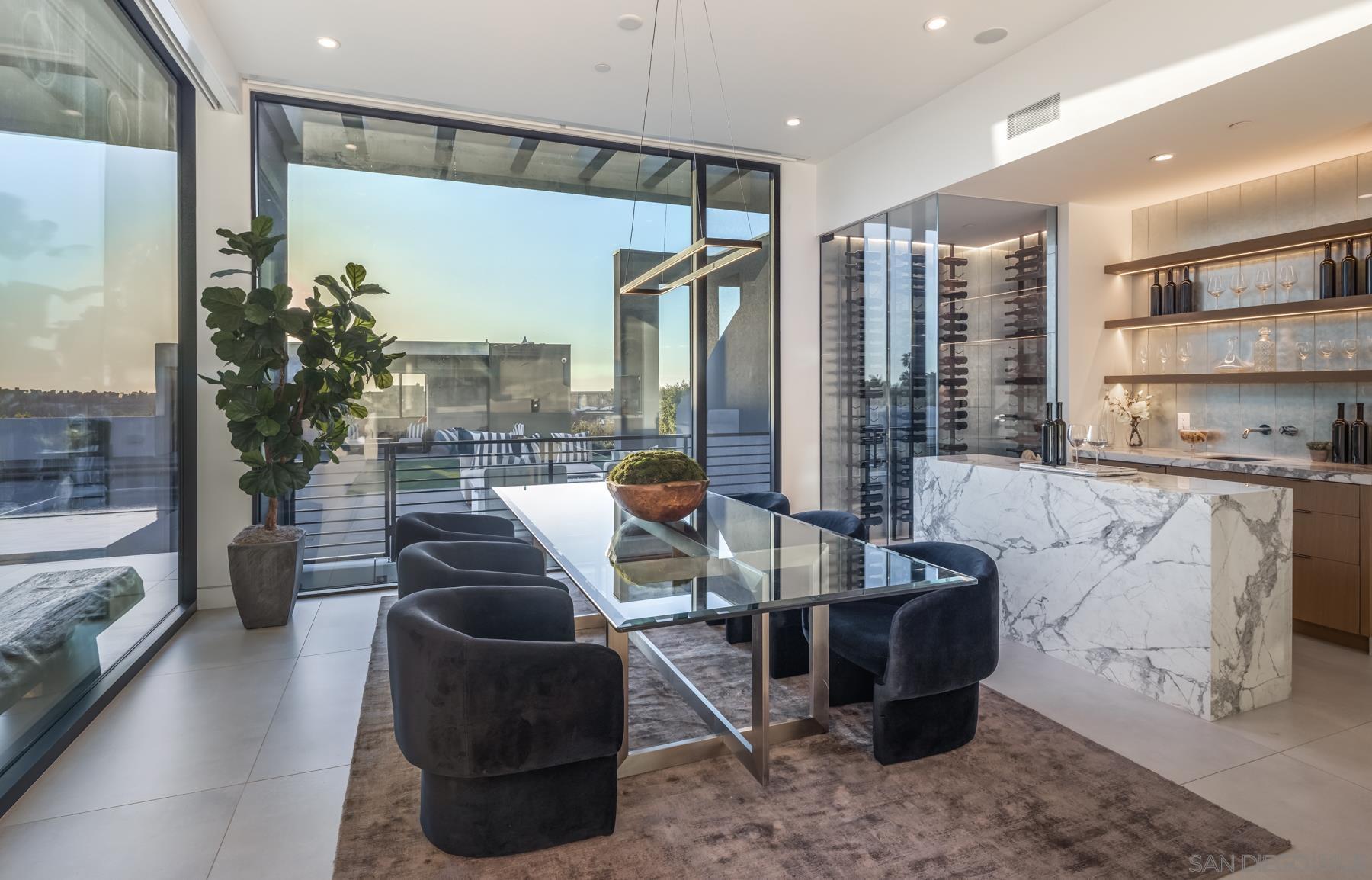 Detail Gallery Image 16 of 47 For 521 S Rios Ave, Solana Beach,  CA 92075 - 7 Beds | 6/4 Baths