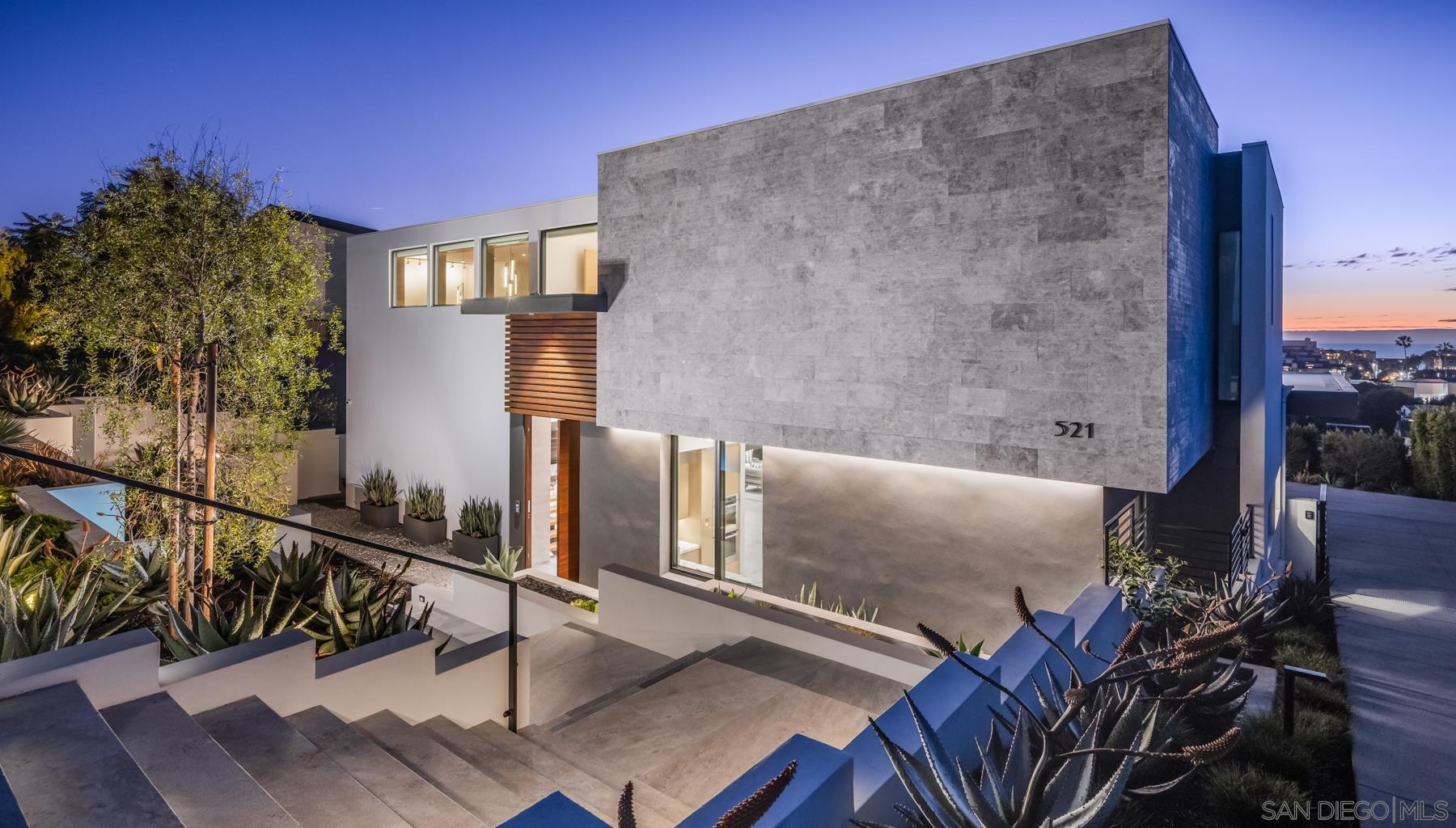 Detail Gallery Image 7 of 47 For 521 S Rios Ave, Solana Beach,  CA 92075 - 7 Beds | 6/4 Baths